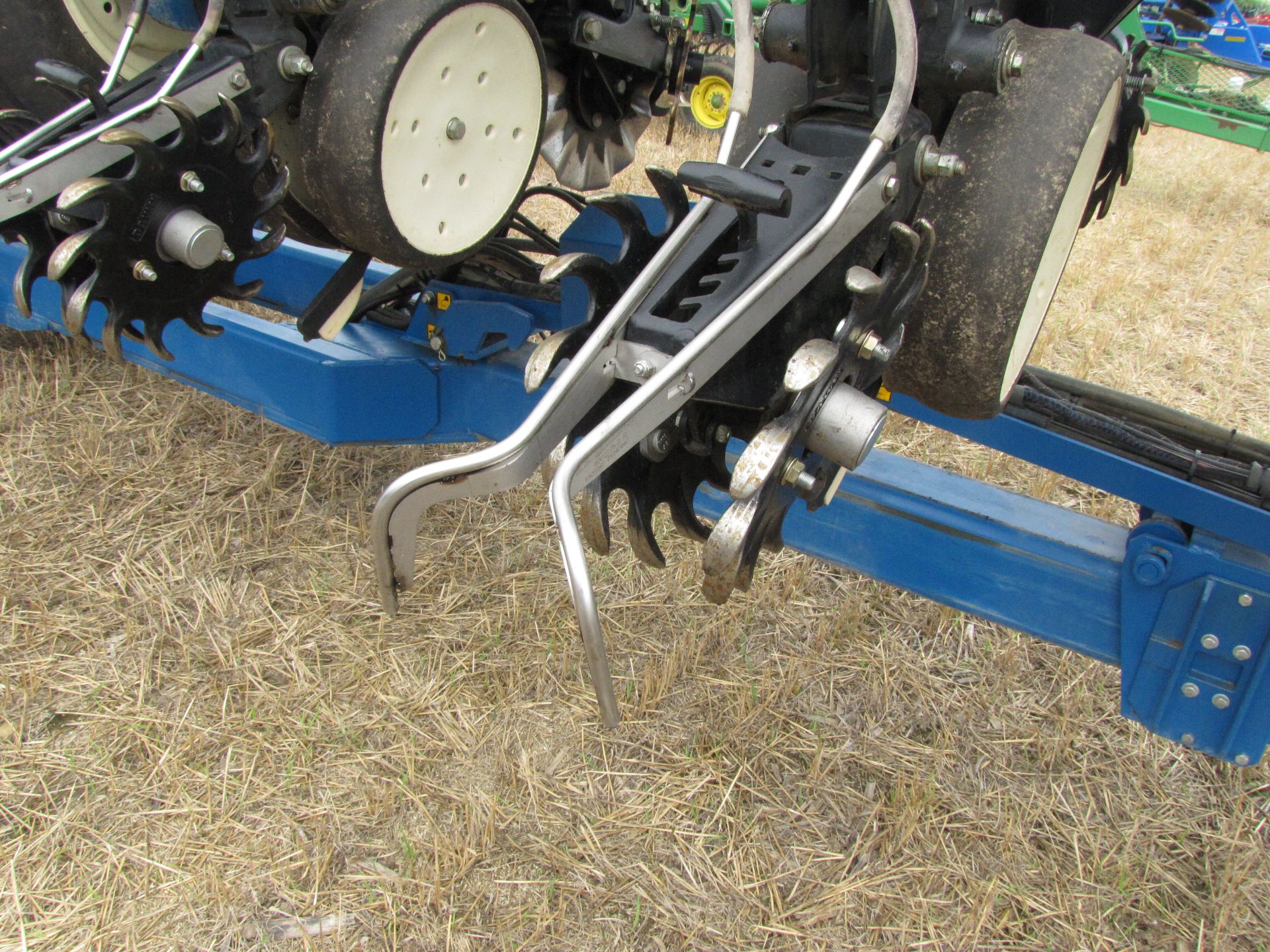 2012 Kinze 3600 12-row x 30” corn planter - Image 29 of 48