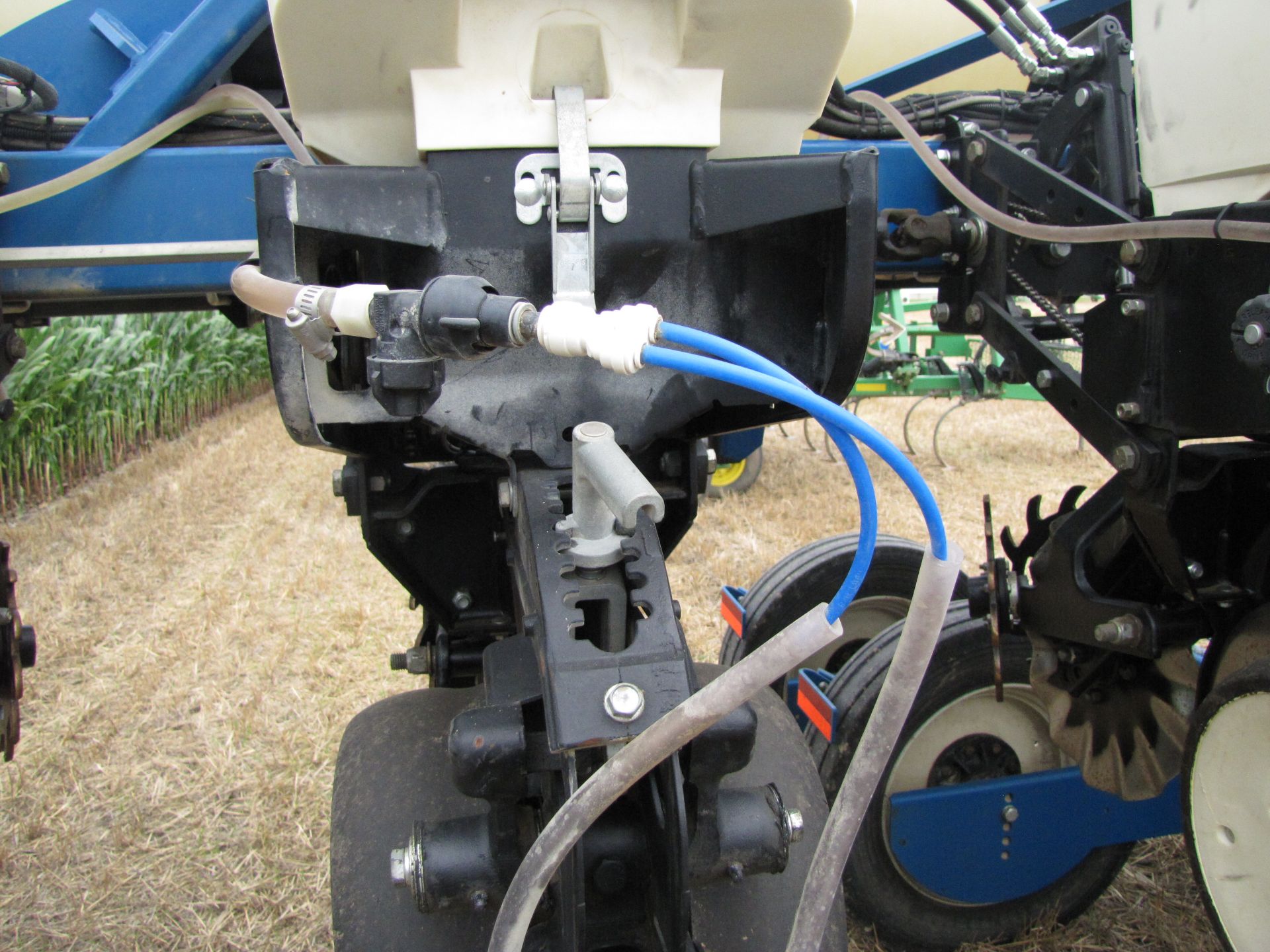 2012 Kinze 3600 12-row x 30” corn planter - Image 38 of 48