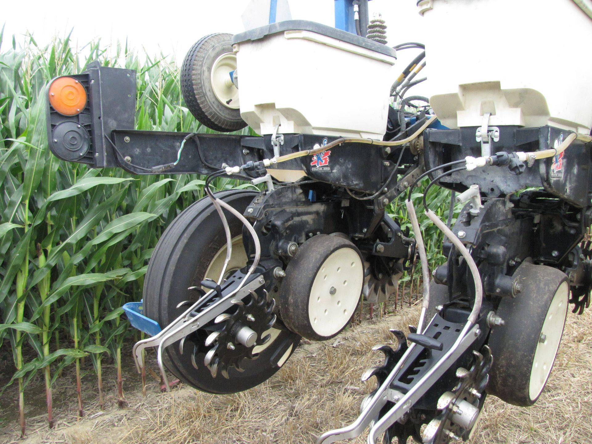 2012 Kinze 3600 12-row x 30” corn planter - Image 40 of 48