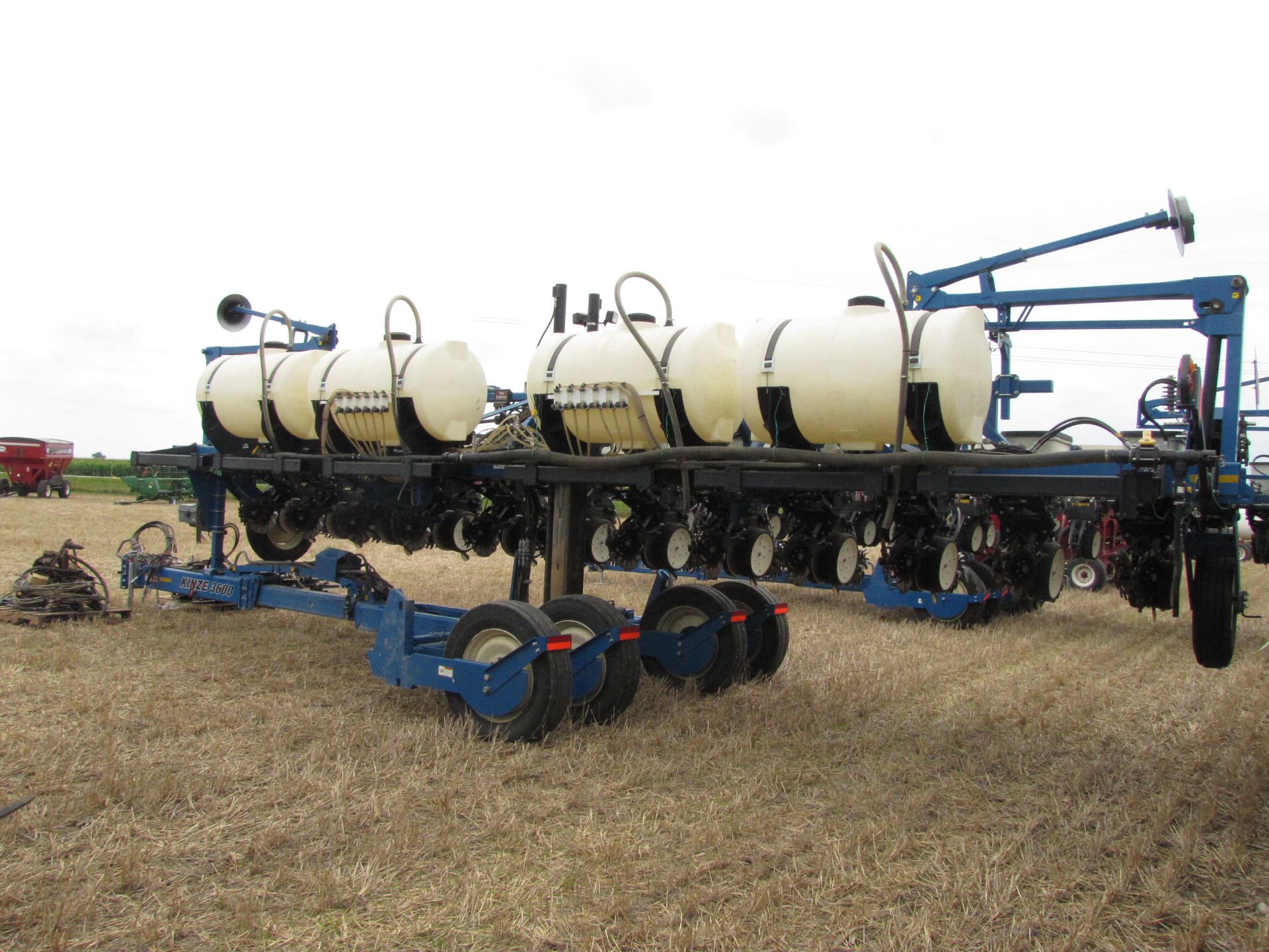 2012 Kinze 3600 12-row x 30” corn planter - Image 6 of 48