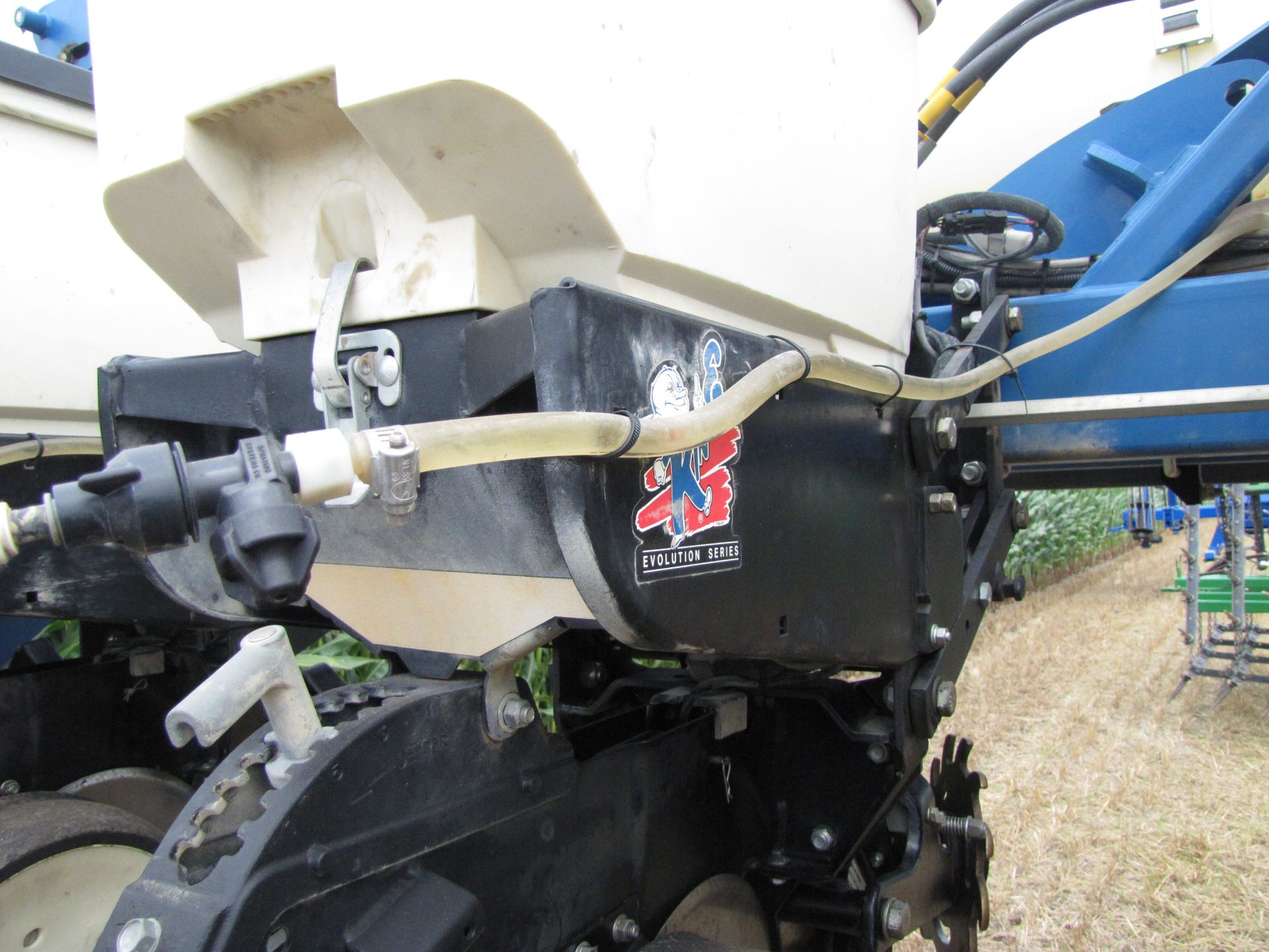 2012 Kinze 3600 12-row x 30” corn planter - Image 39 of 48