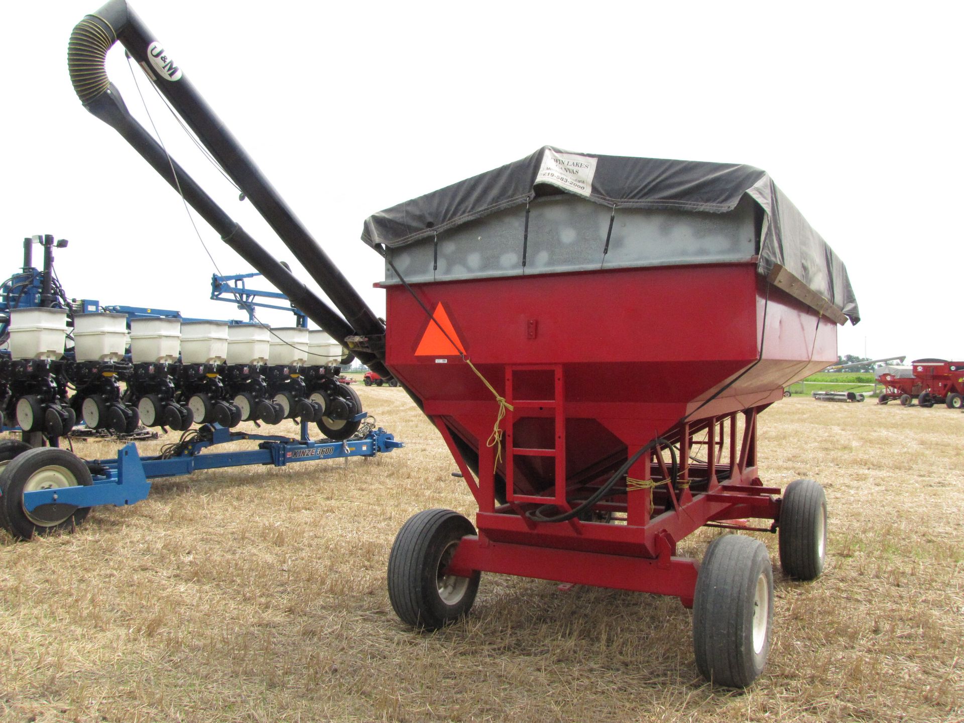 EZ Flow 300-bushel seed wagon - Image 5 of 18