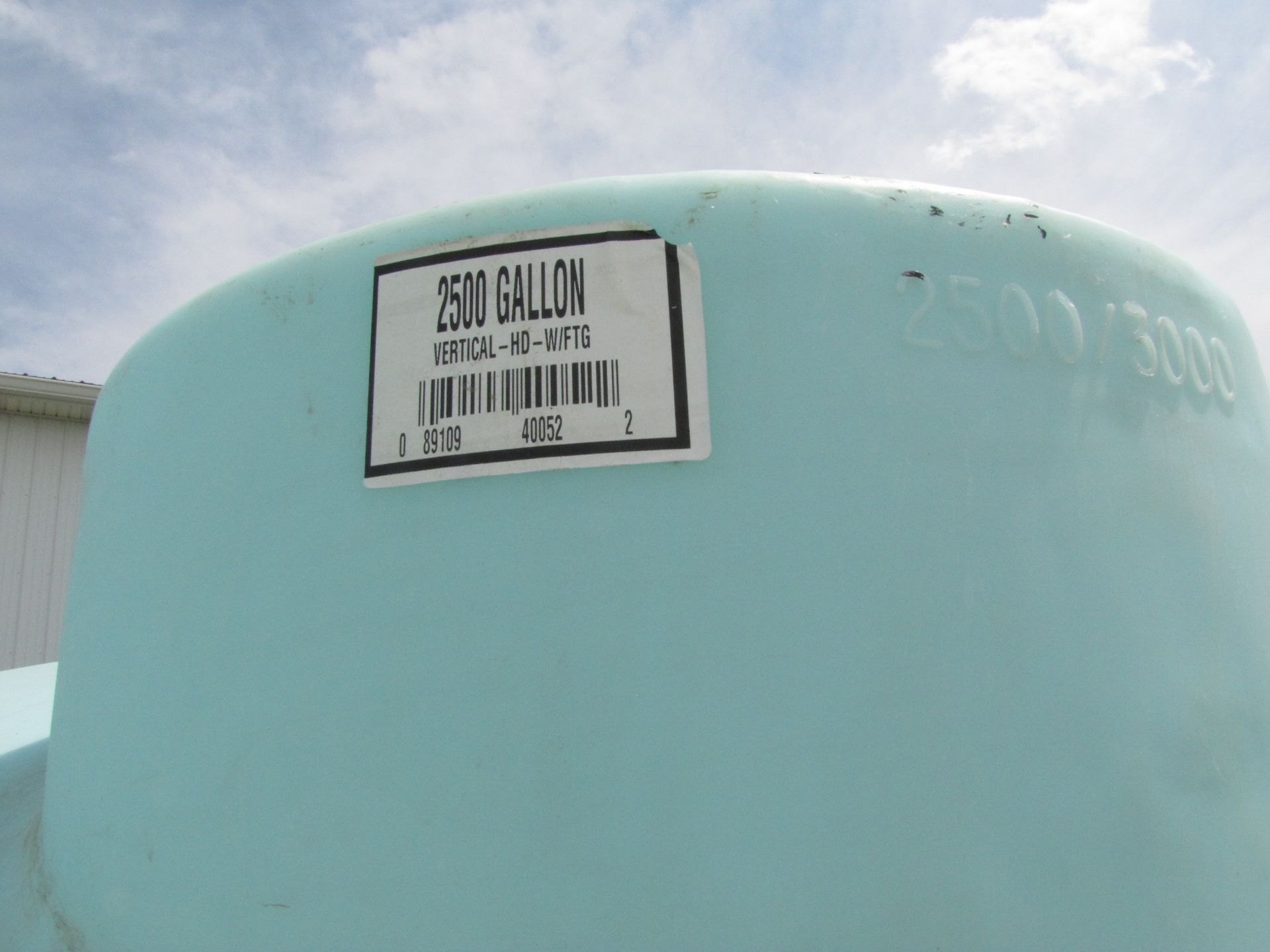 2500 gal flat bottom poly tank - Image 7 of 7