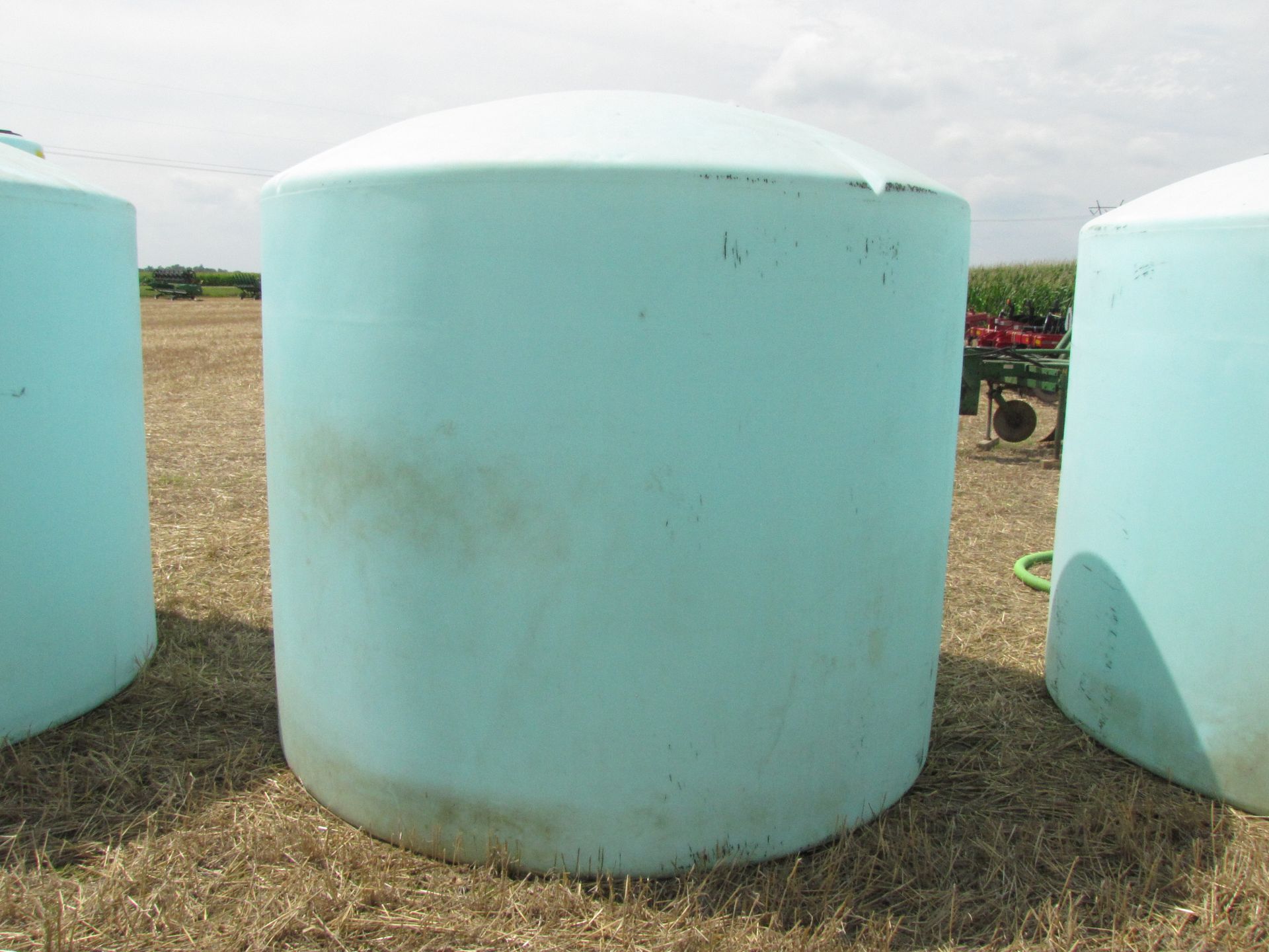 2500 gal flat bottom poly tank - Image 4 of 7