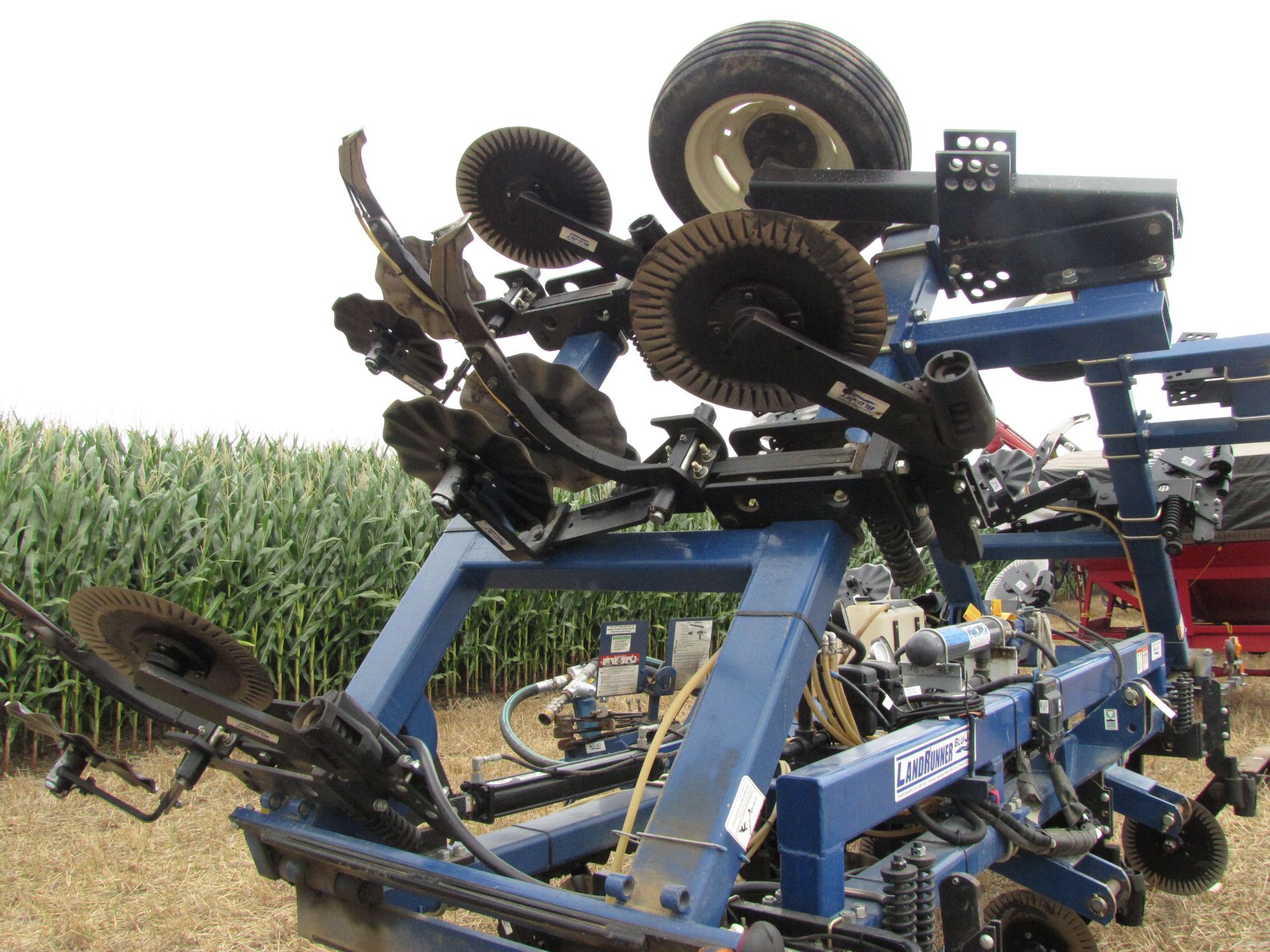 11-shank Blue Jet Landrunner NH3 tool bar - Image 18 of 27