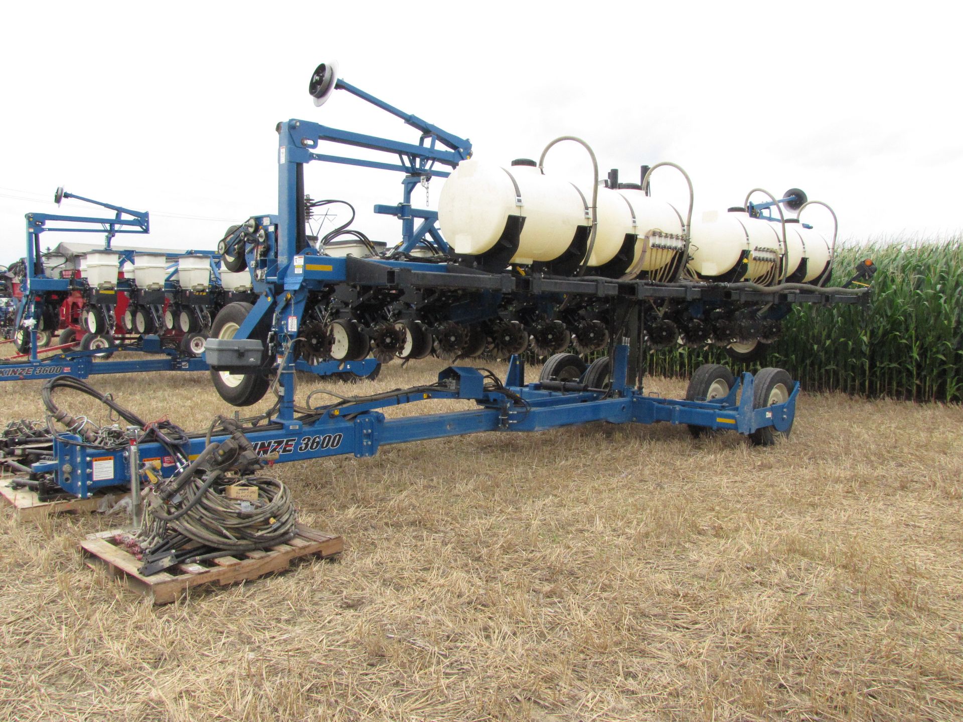 2012 Kinze 3600 12-row x 30” corn planter - Image 4 of 48