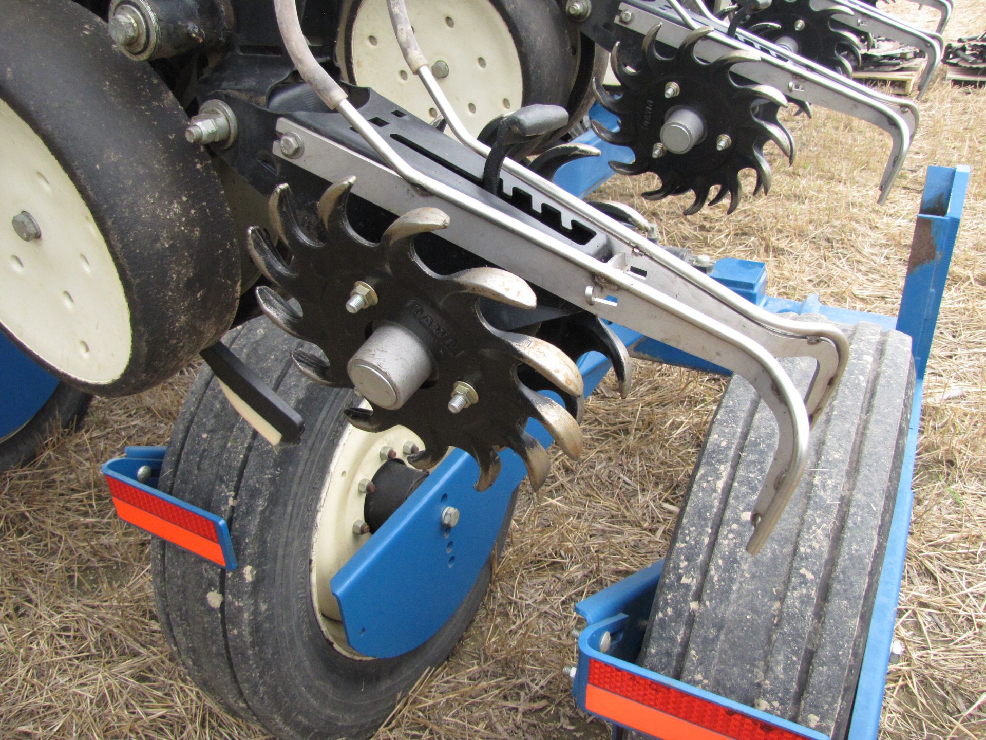 2012 Kinze 3600 12-row x 30” corn planter - Image 36 of 48