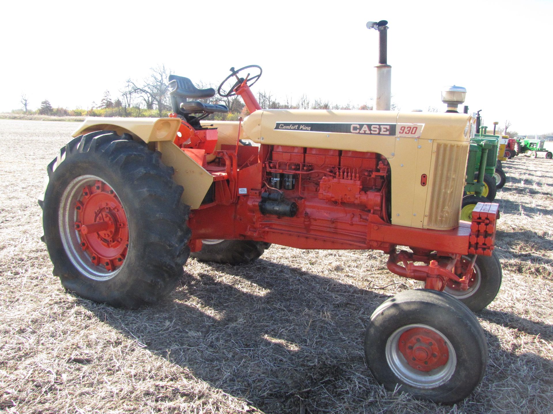 Case 930 Comfort King Tractor - Image 2 of 43