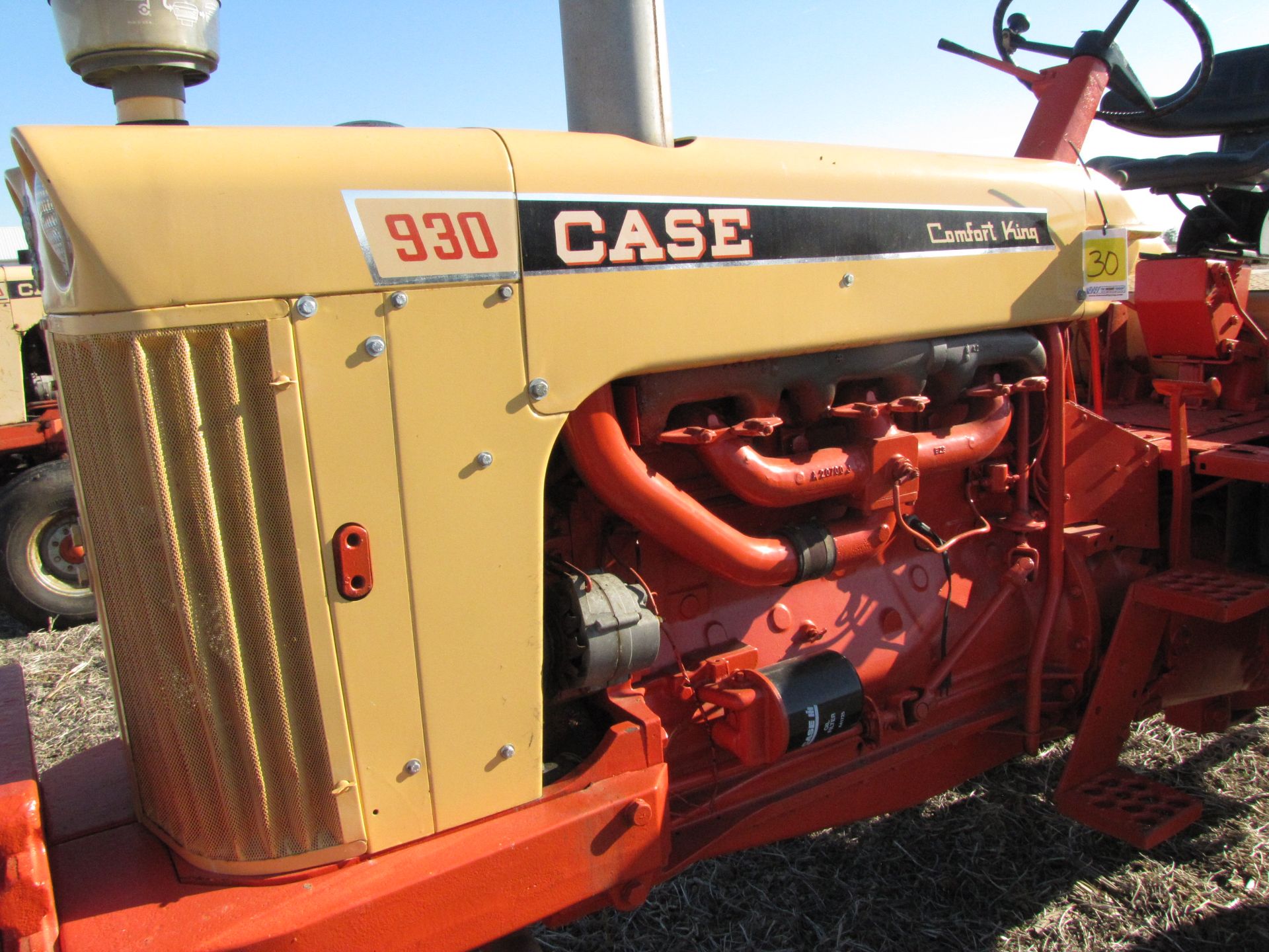 Case 930 Comfort King Tractor - Image 8 of 43