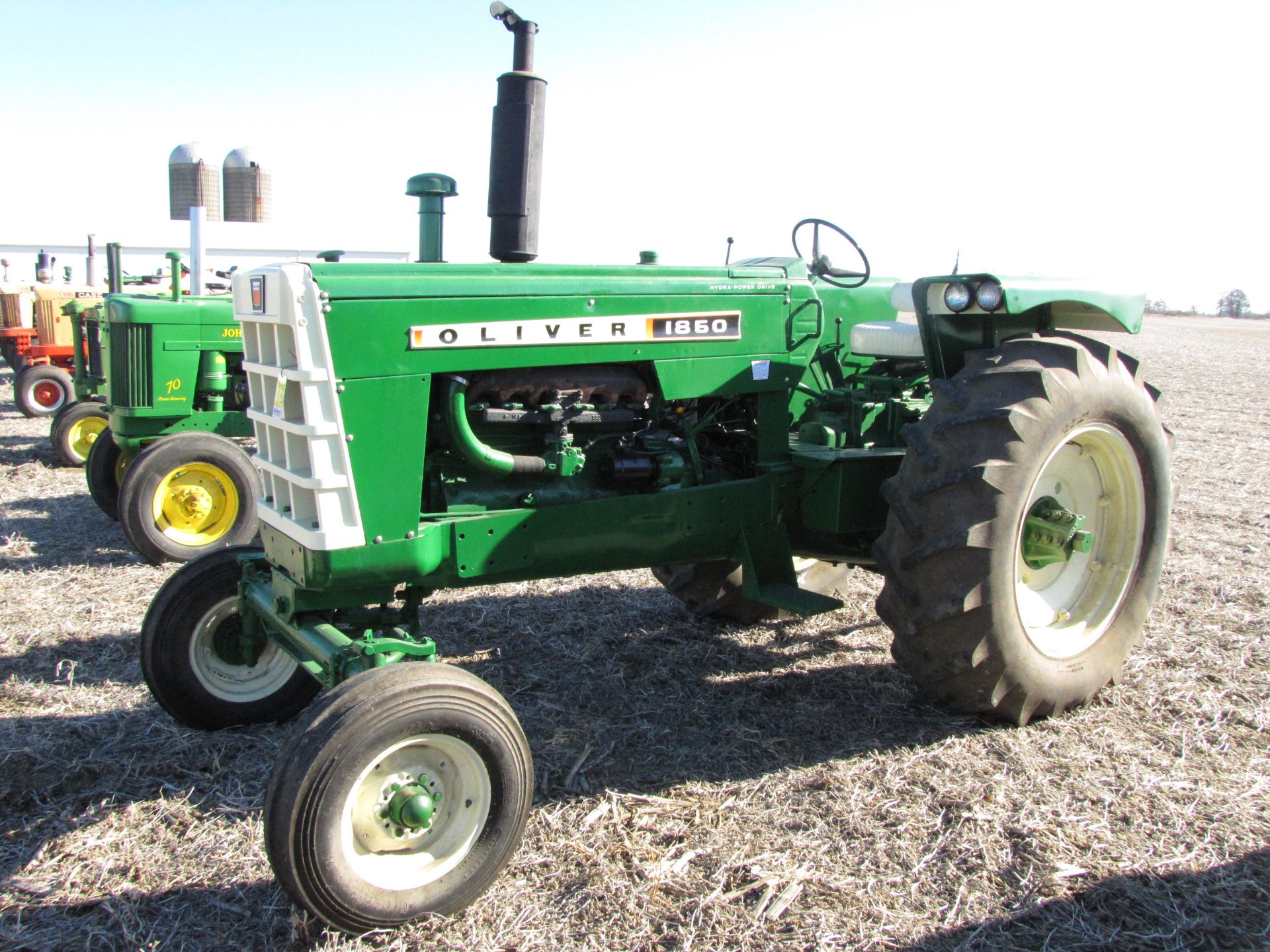 Oliver 1850 Tractor - Image 8 of 47