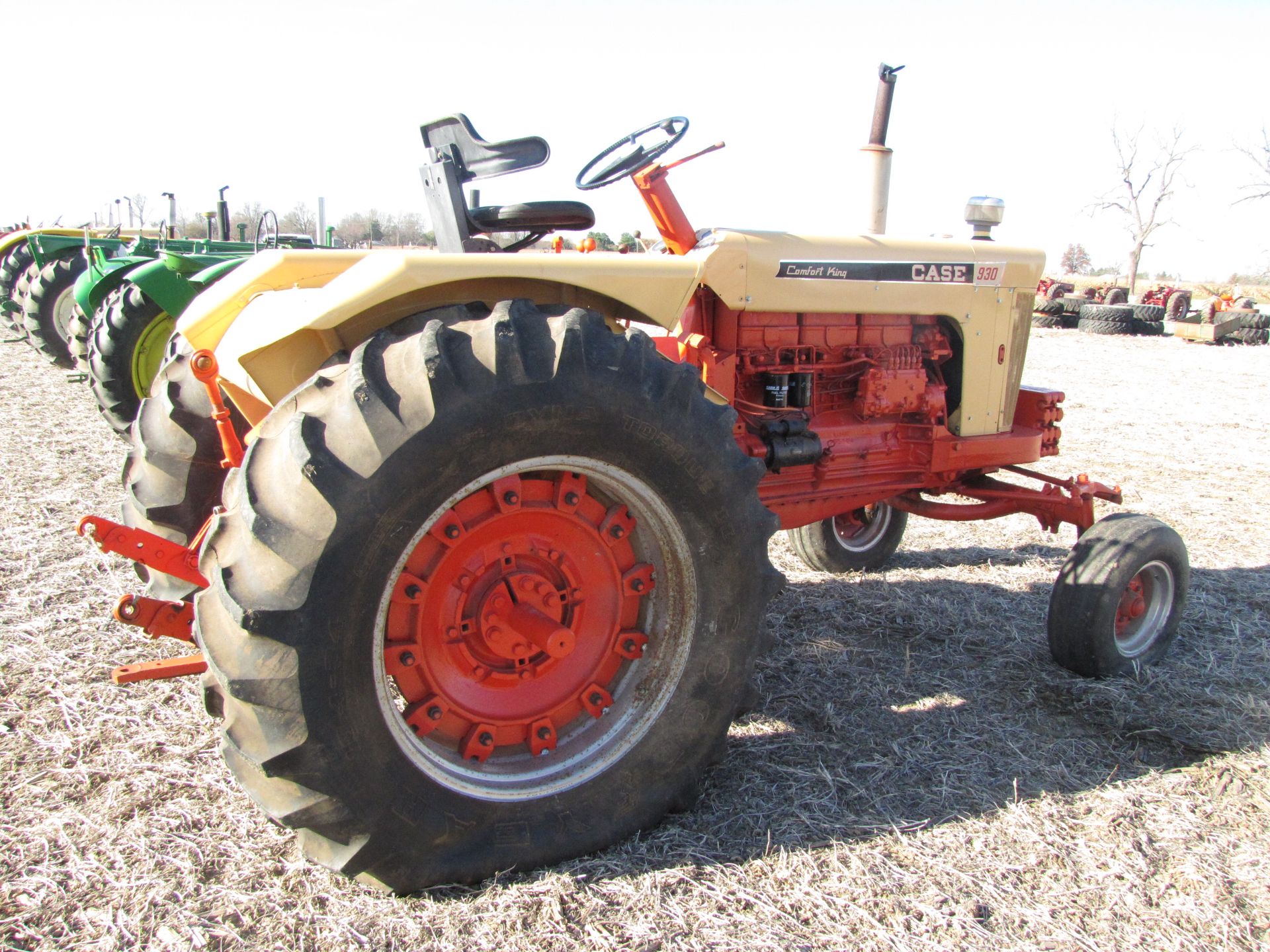 Case 930 Comfort King Tractor - Image 3 of 43