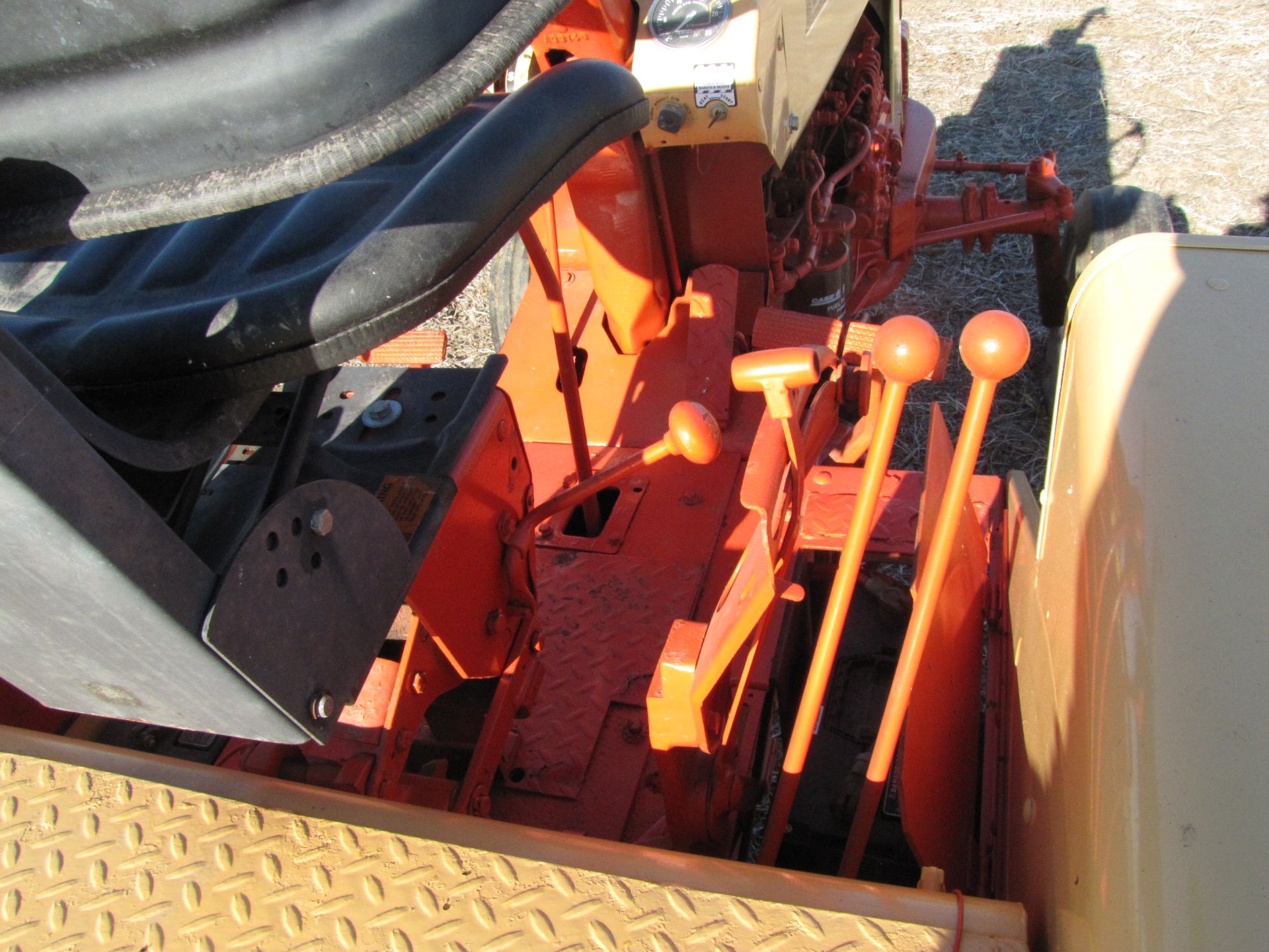 Case 930 Comfort King Tractor - Image 35 of 43
