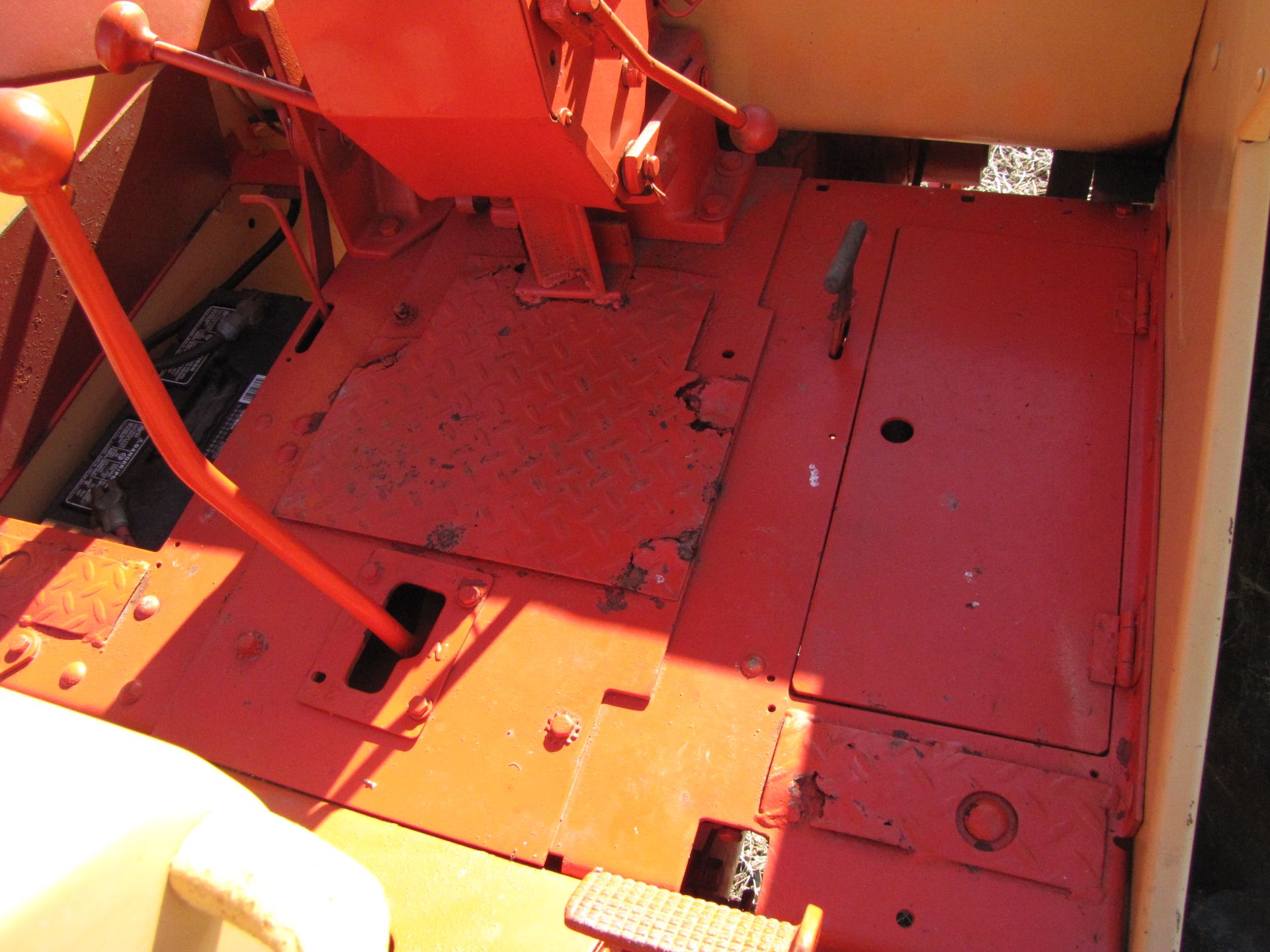 Case 930 Comfort King Tractor - Image 42 of 43