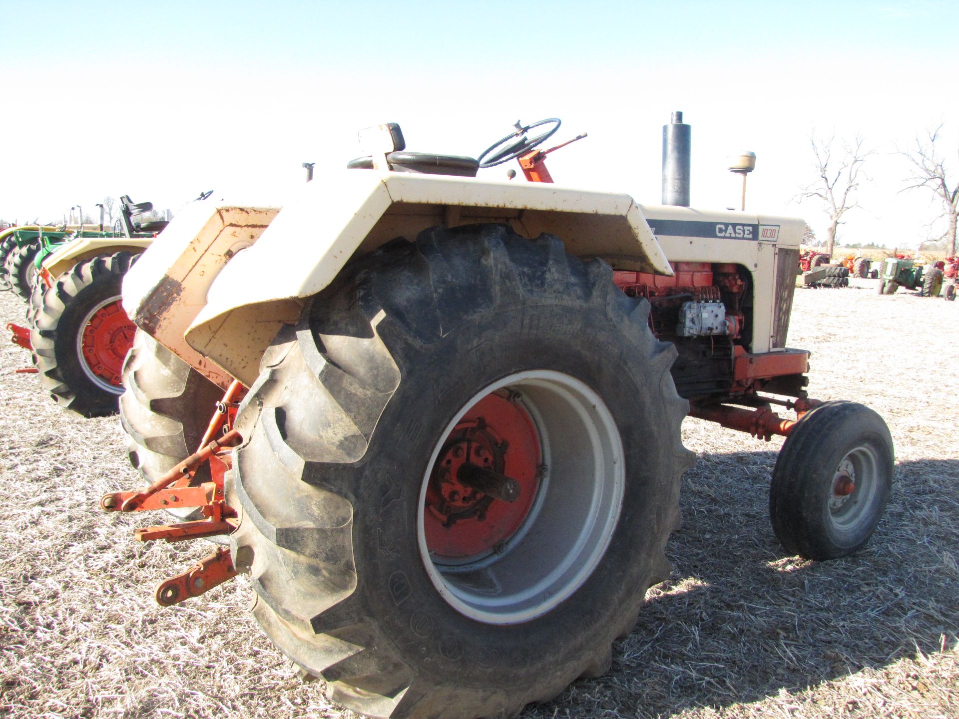 Case 1030 Tractor - Image 3 of 46