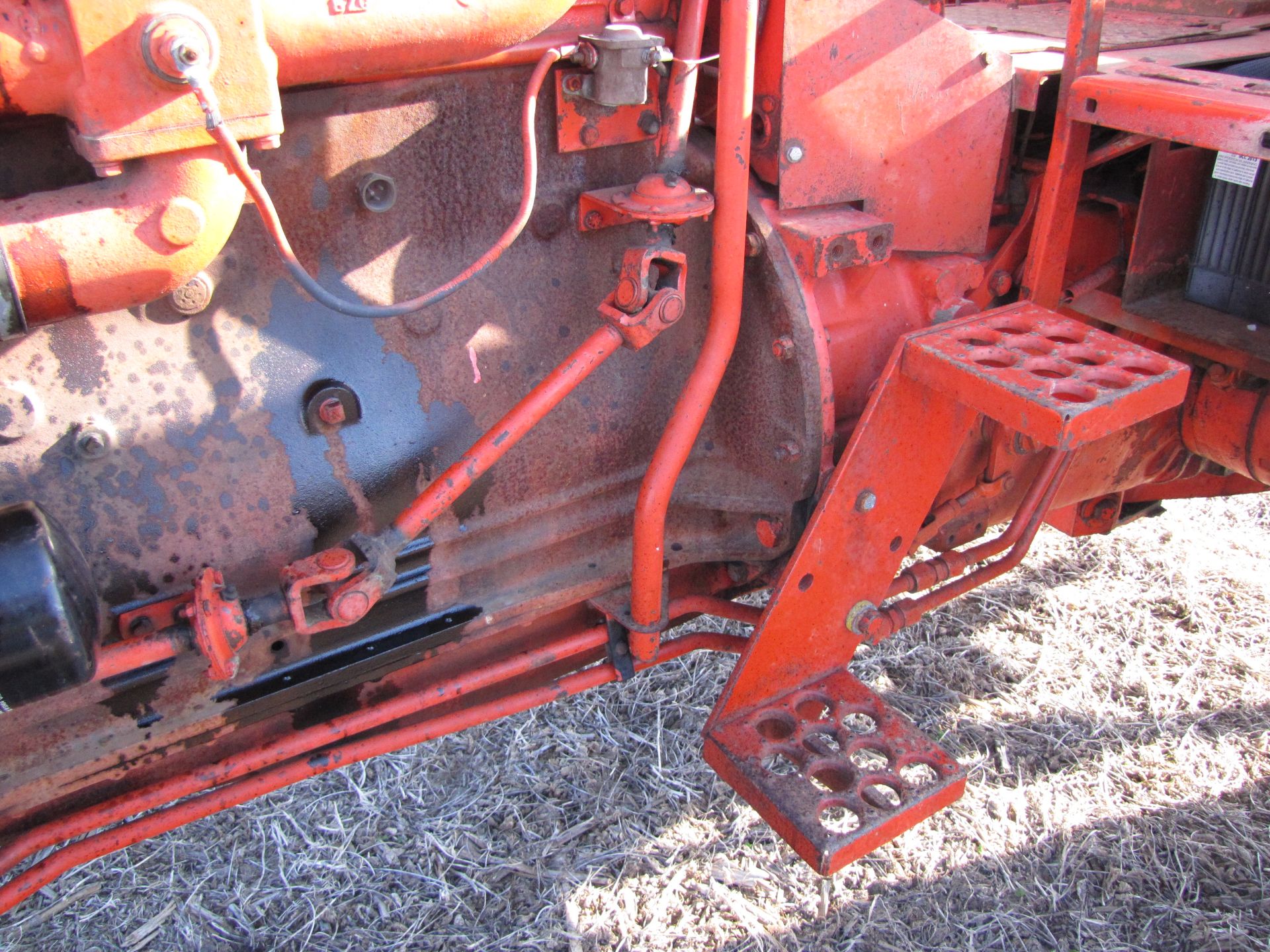 Case 1030 Tractor - Image 12 of 46