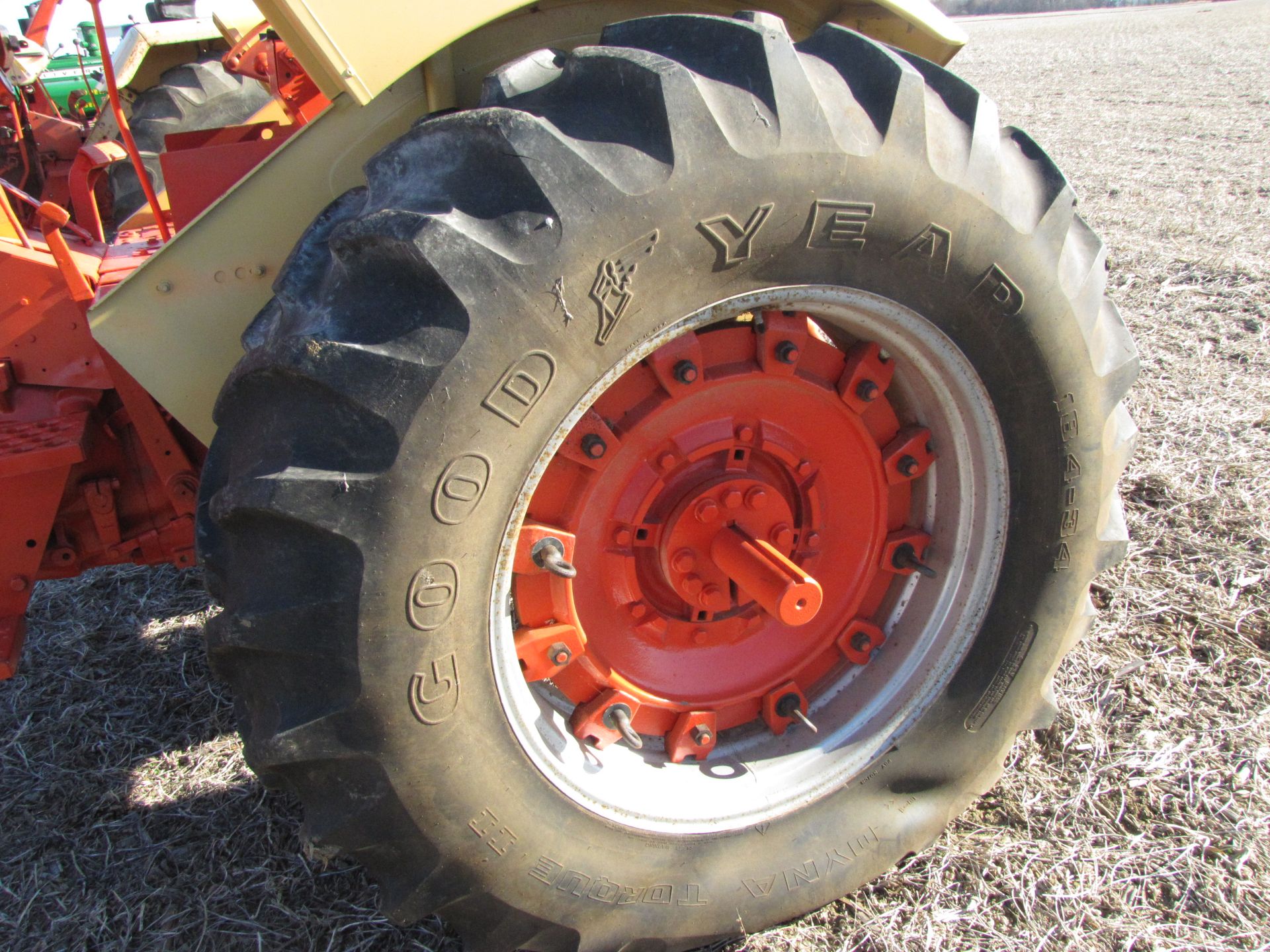 Case 930 Comfort King Tractor - Image 17 of 43