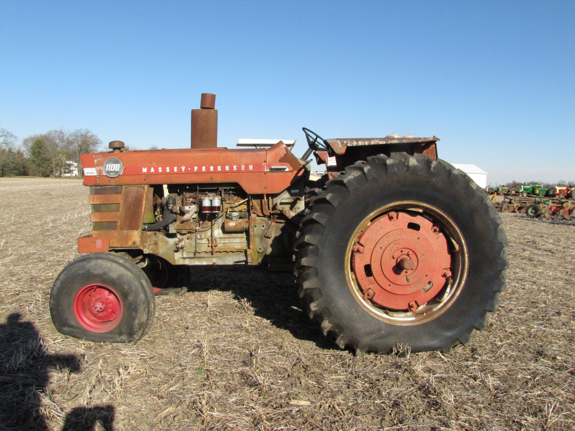 Massey-Ferguson 1100 Tractor - Image 3 of 46