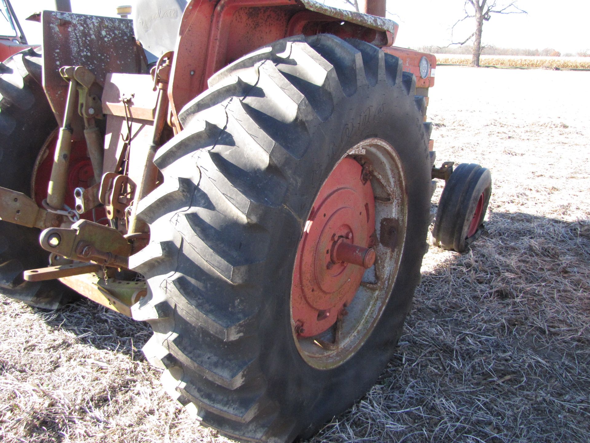 Massey-Ferguson 1100 Tractor - Image 35 of 46