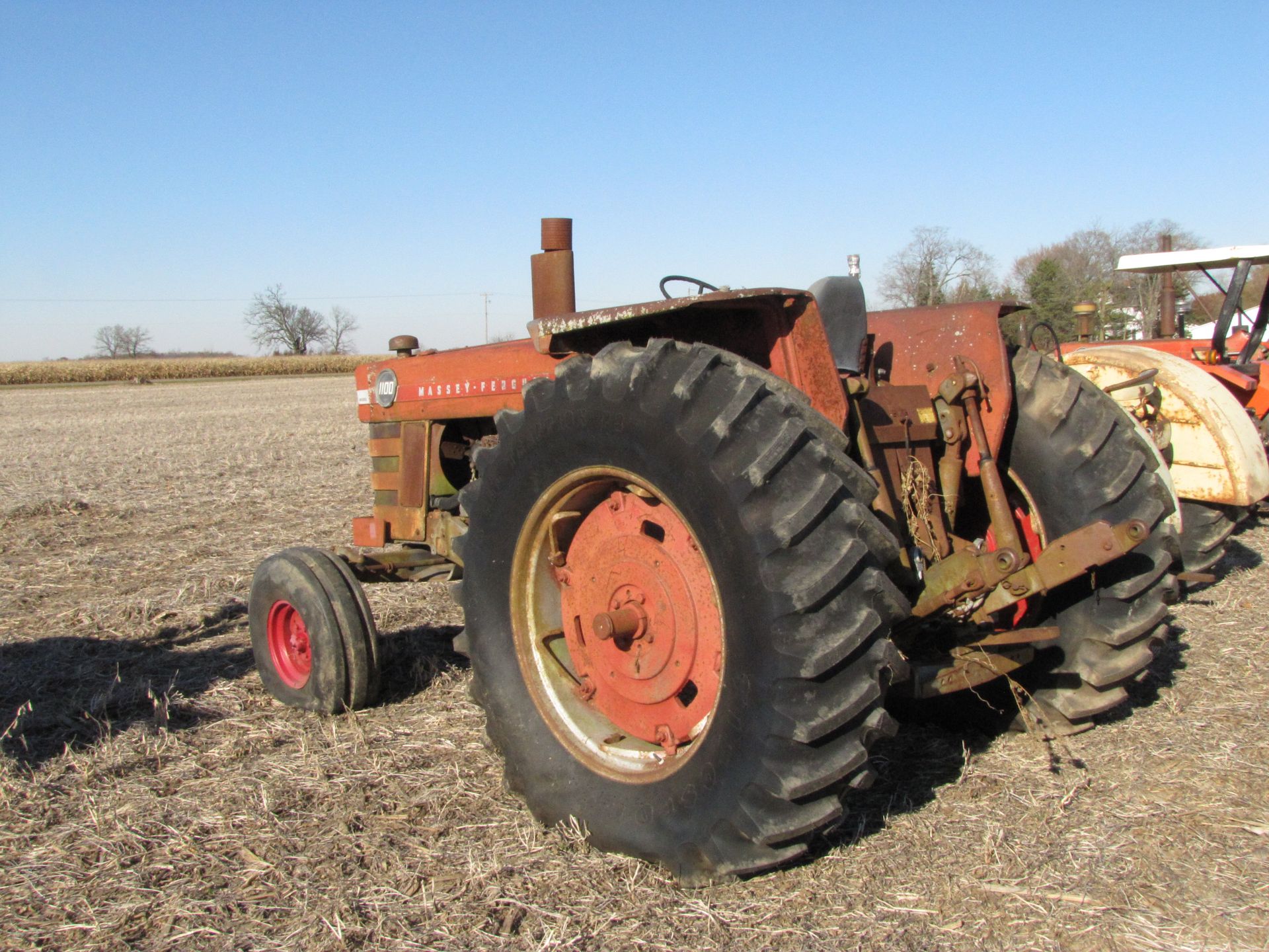 Massey-Ferguson 1100 Tractor - Image 5 of 46