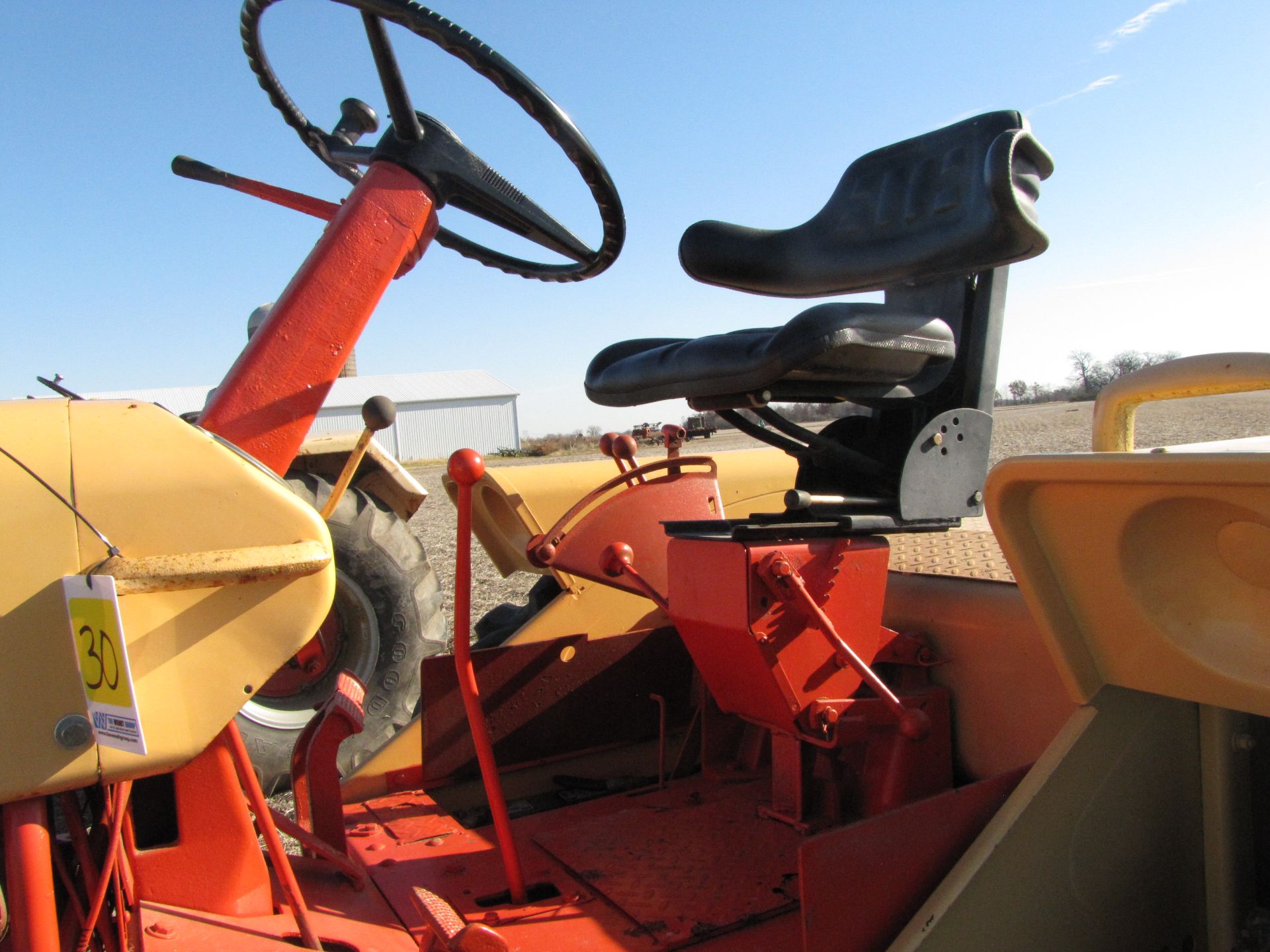 Case 930 Comfort King Tractor - Image 15 of 43