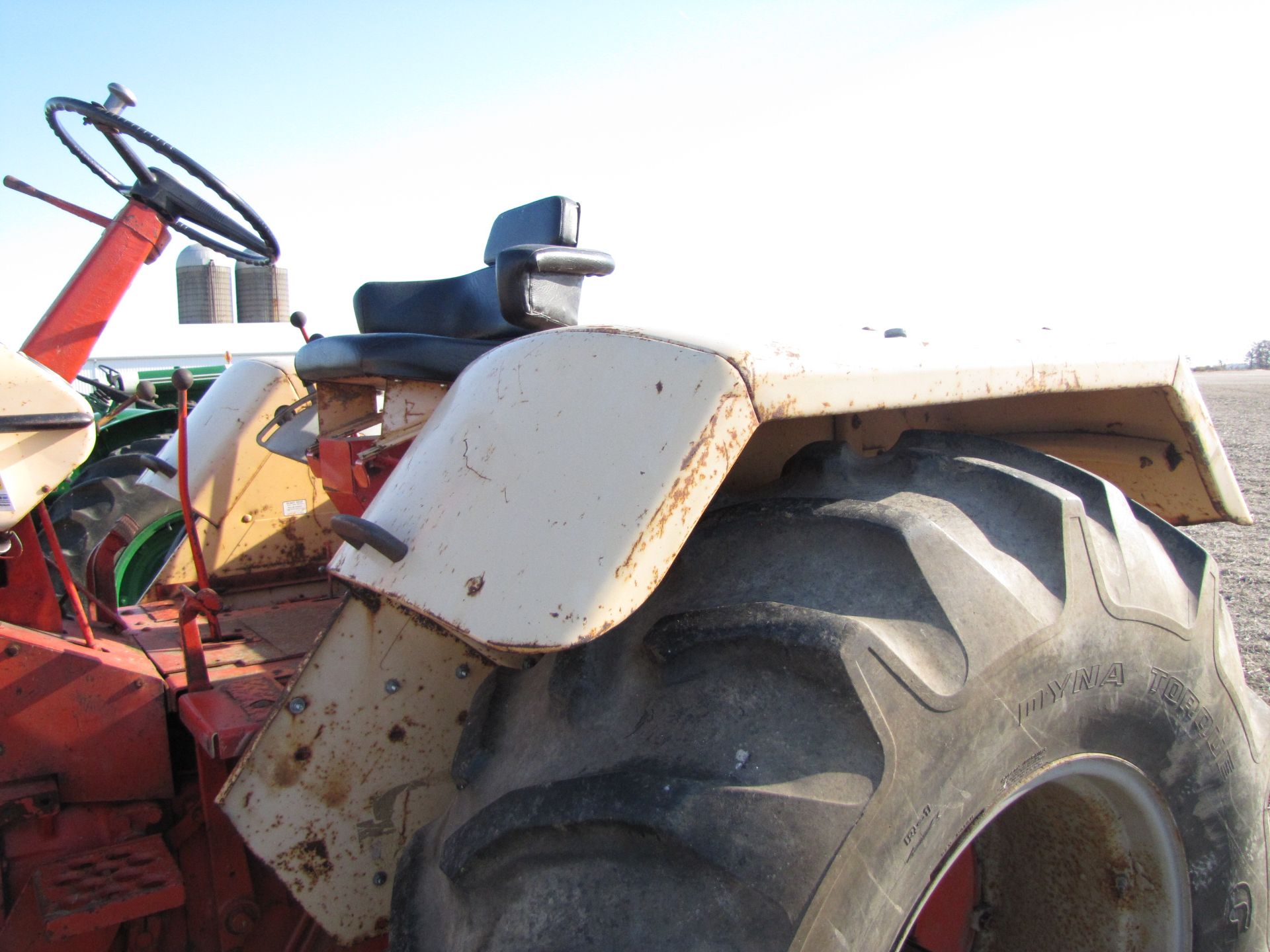 Case 1030 Tractor - Image 16 of 46