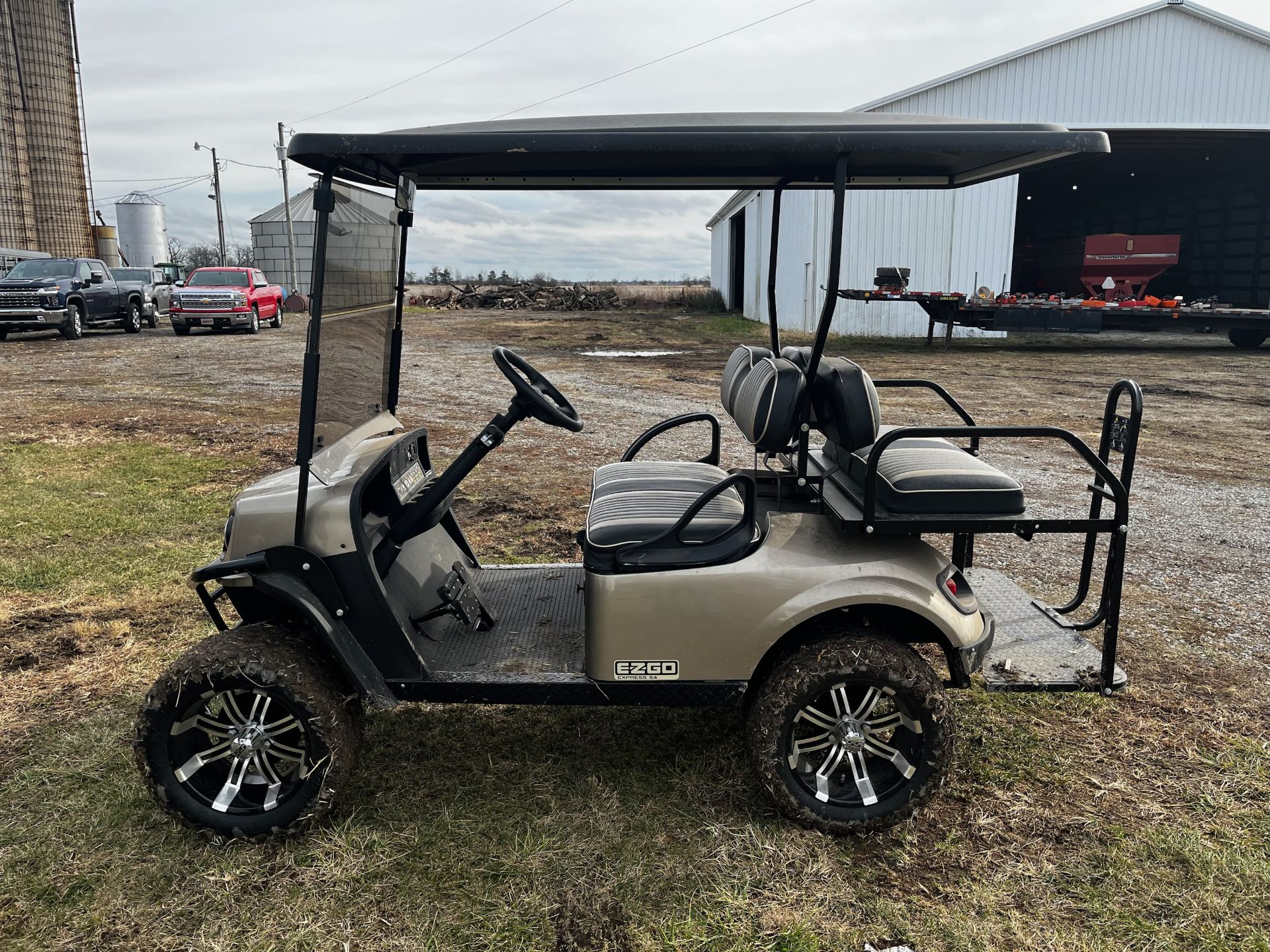 2018 E-Z-Go Express 4 golf cart (Title)