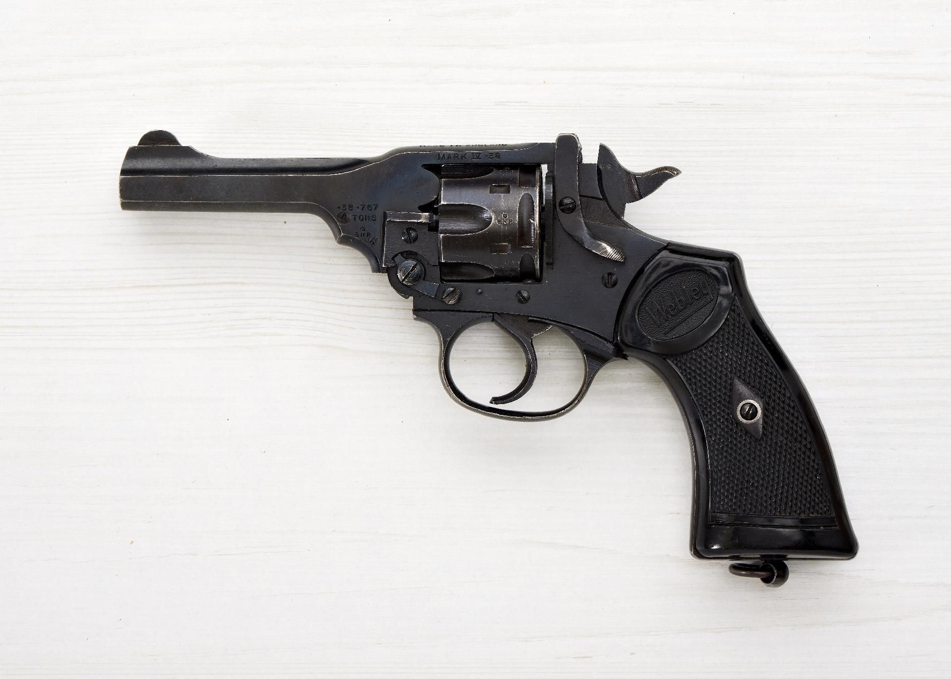 Kurzwaffen (militärisch) : Webley Revolver MK 4 Kaliber .38, Seriennummer 44194.