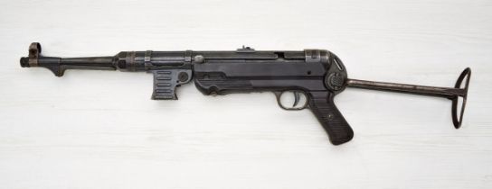 Guns / Rifles/Militärische Ordonanzwaffen: Maschinen - Pistole Modell 40 im Kaliber 9mm Luger mit...