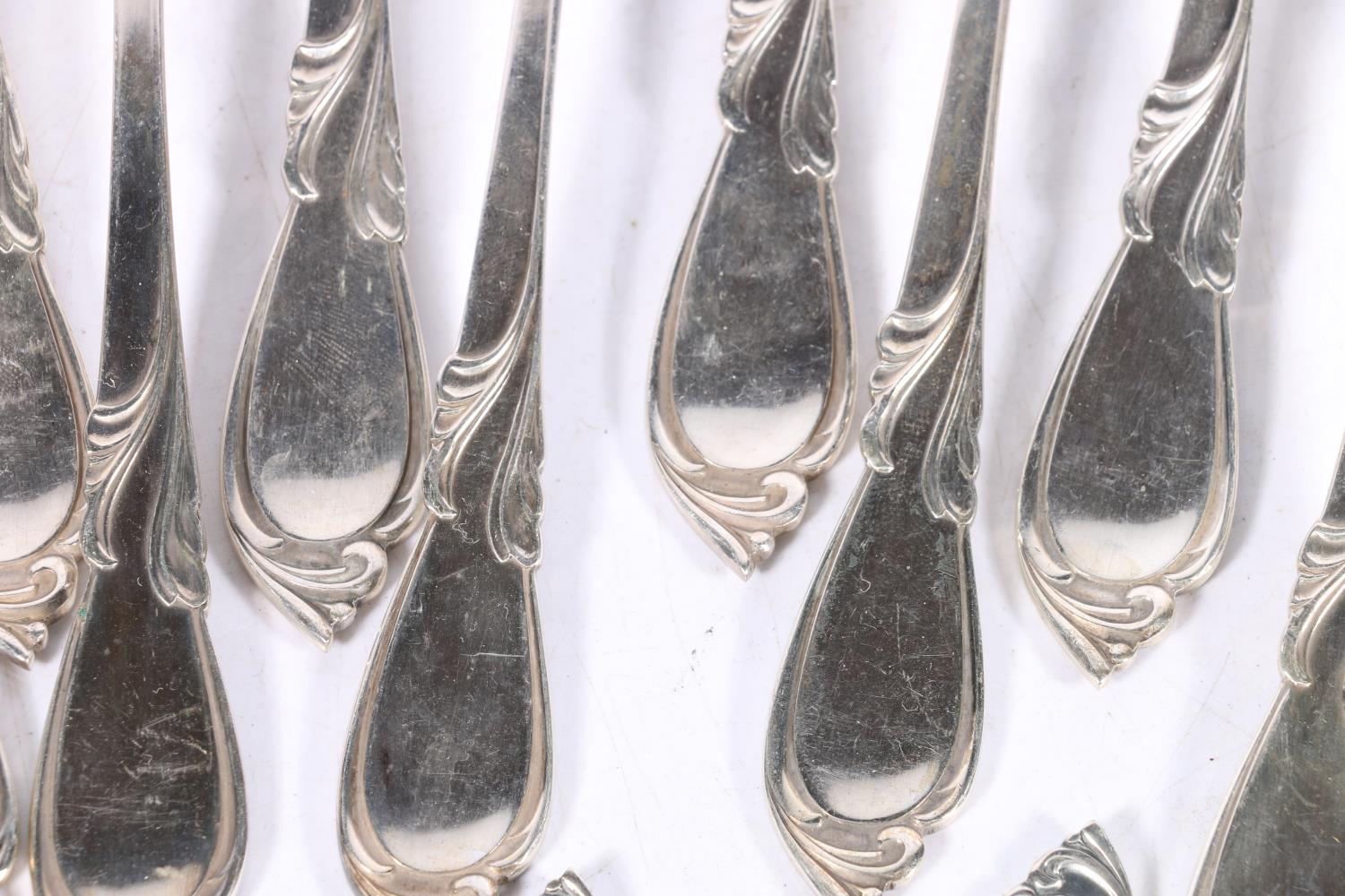 Polish 800 grade silver suite of flatware comprising twelve table spoons, twelve table forks and - Image 4 of 8