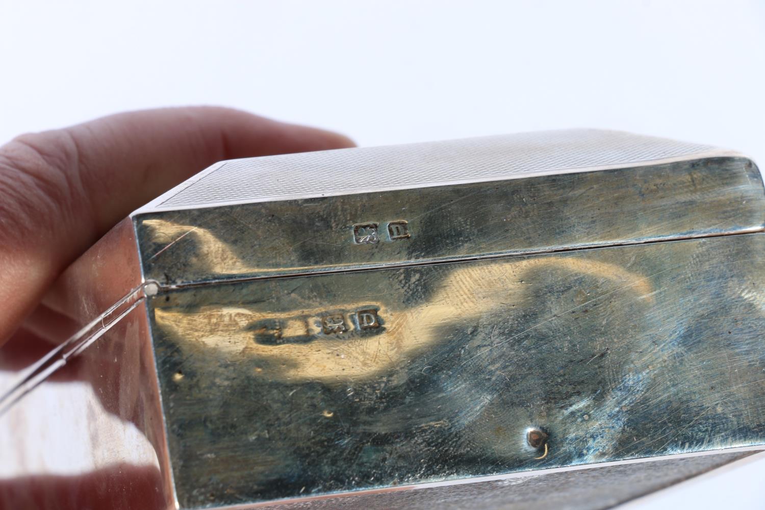 Art Deco silver cigarette box with engine turned decoration, marks rubbed, 11.5cm long, wood - Image 3 of 5