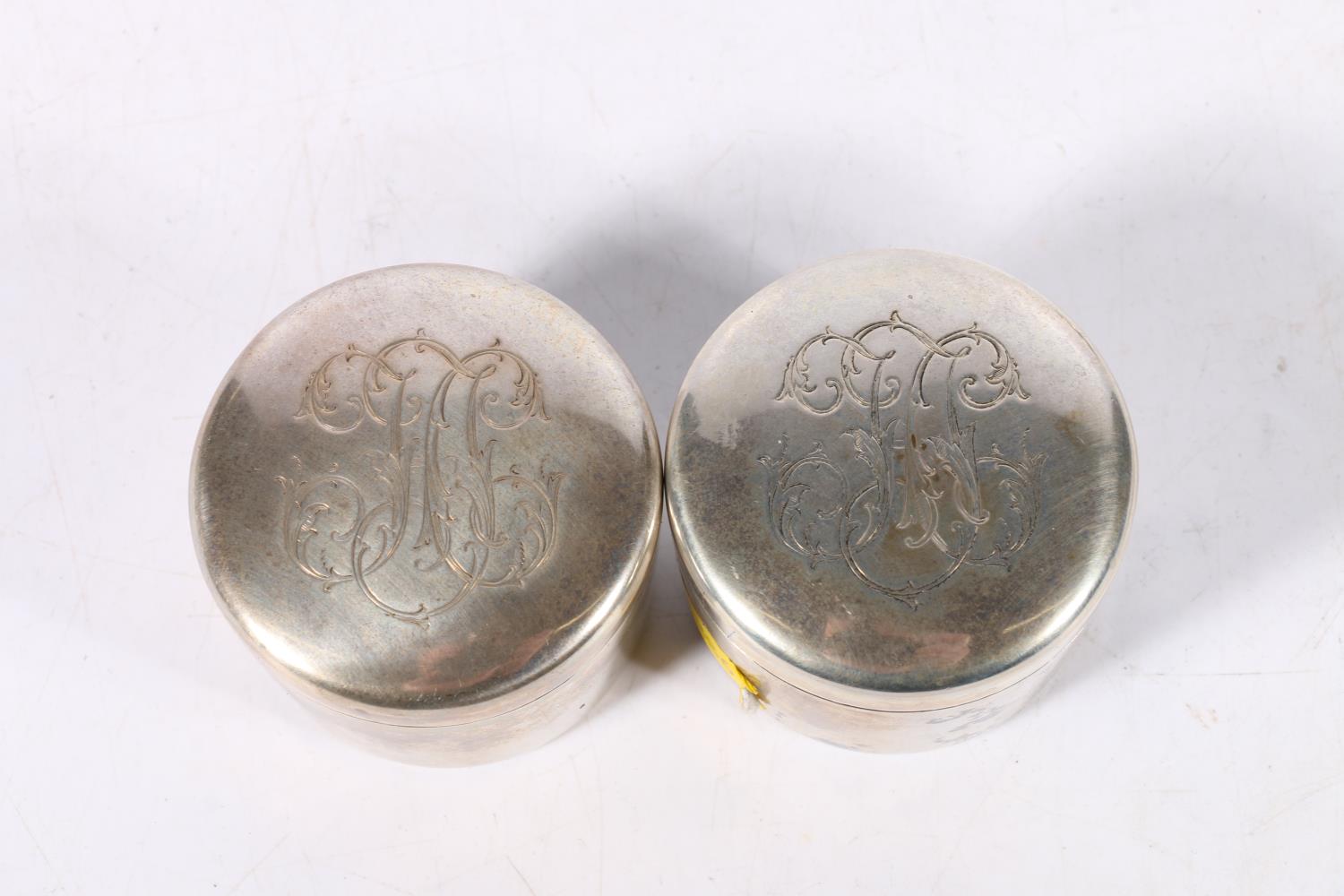 A pair of circular Swedish silver boxes and covers by maker 'GM', probably Gustaf Mollenberg, 'A6' - Image 3 of 5