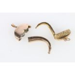 Two 9ct gold lion claw brooch mounts, 6.7g gross.