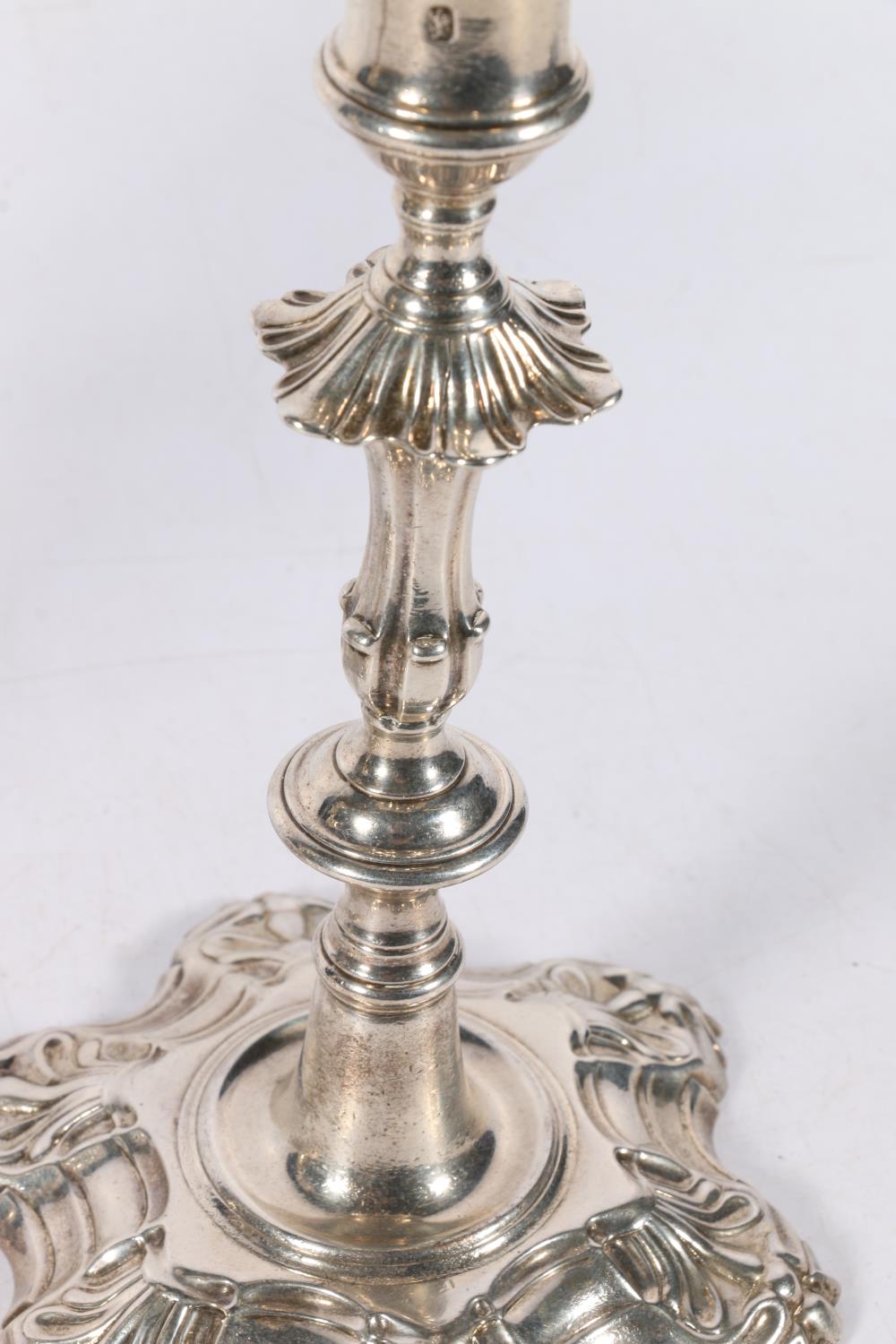 Pair of Georgian silver candlesticks in the manner of William Cafe, makers mark [I pellet S] - Image 4 of 7