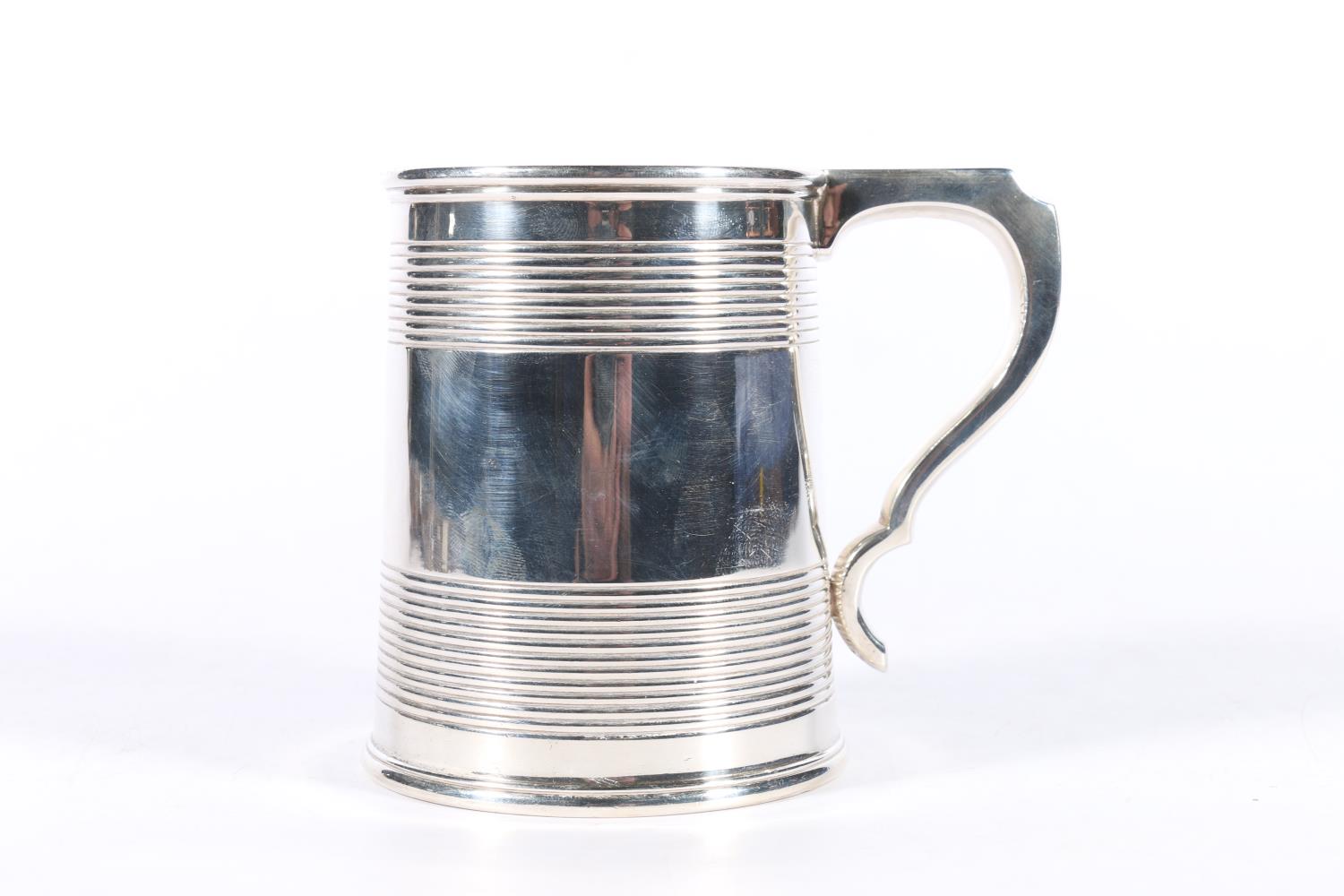 George V silver tankard by Edward Barnard & Sons Ltd, London, 1928, 11.5cm tall, 364g.