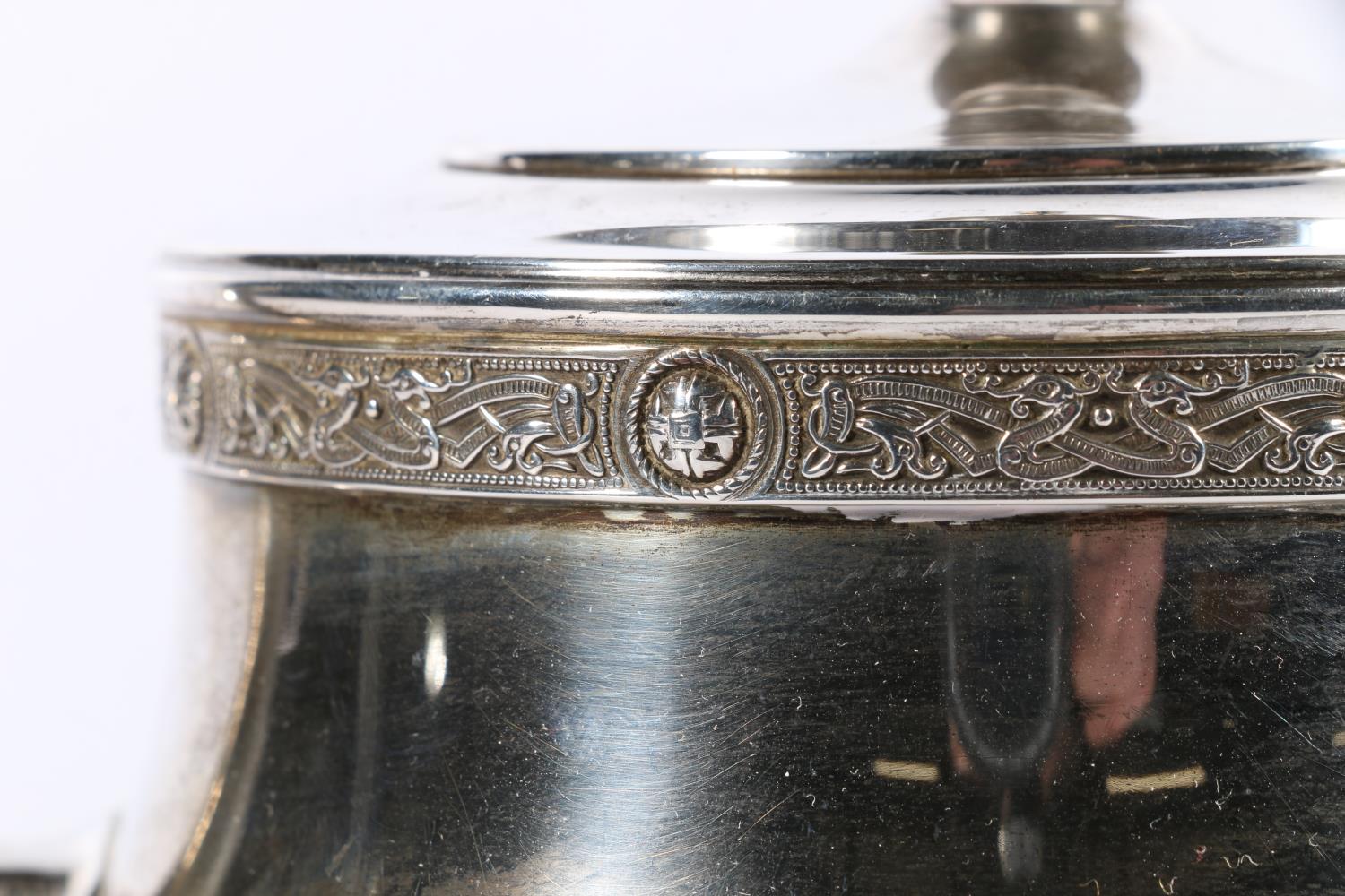 Elizabeth II silver teapot with Celtic band to the rim by Wakely & Wheeler, London, 1956, 734g - Image 2 of 4