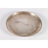 Silver circular salver tray by William Bruford and Sons, London 1922, 505g gross, 19cm diameter