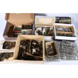 A large collection of MiniFigs, Hinchcliffe or possibly other manufacturers hand-painted war game