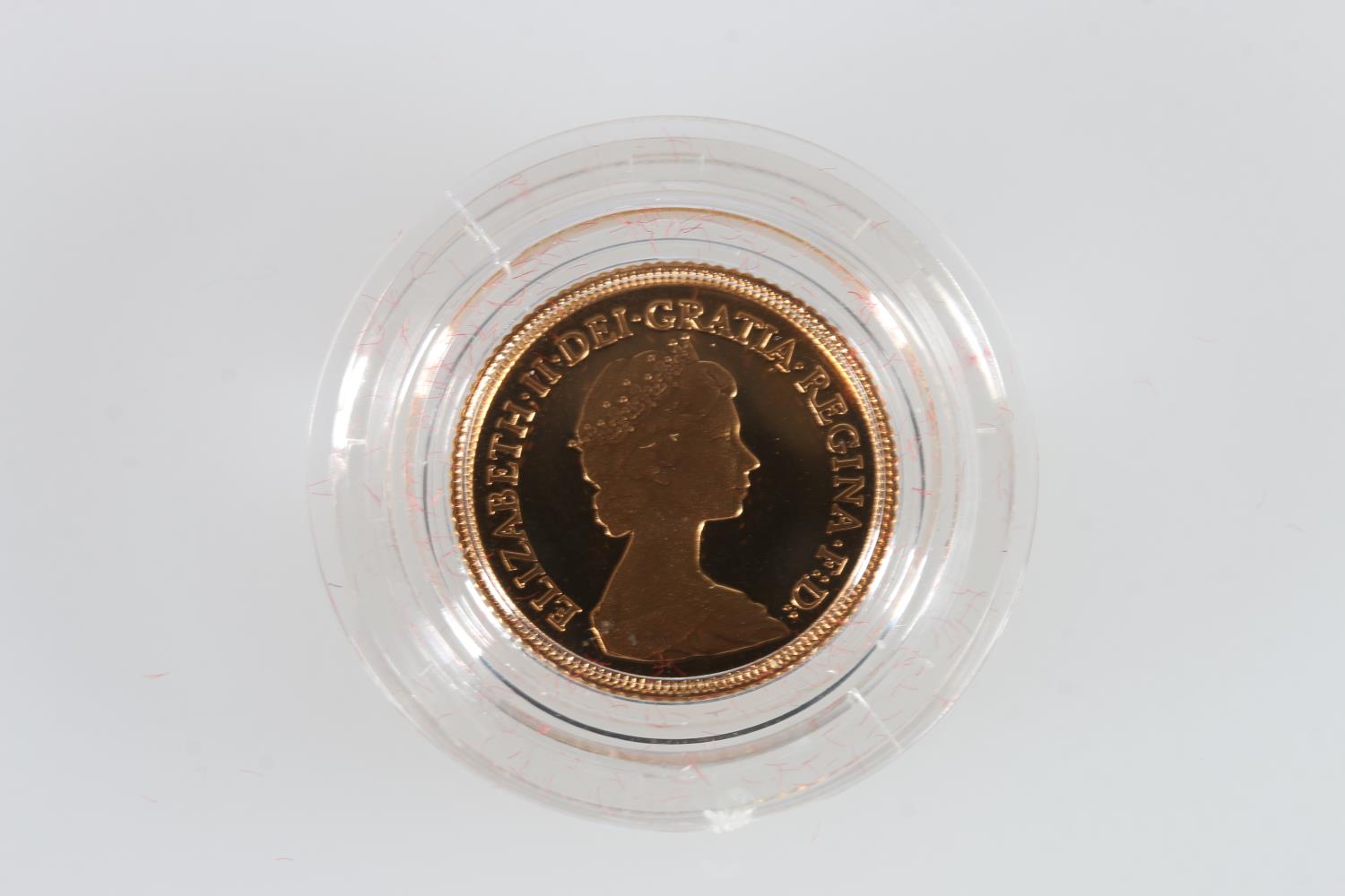 UNITED KINGDOM Elizabeth II (1952-2022) gold proof half sovereign 1980 capsulated and in Royal - Image 3 of 3