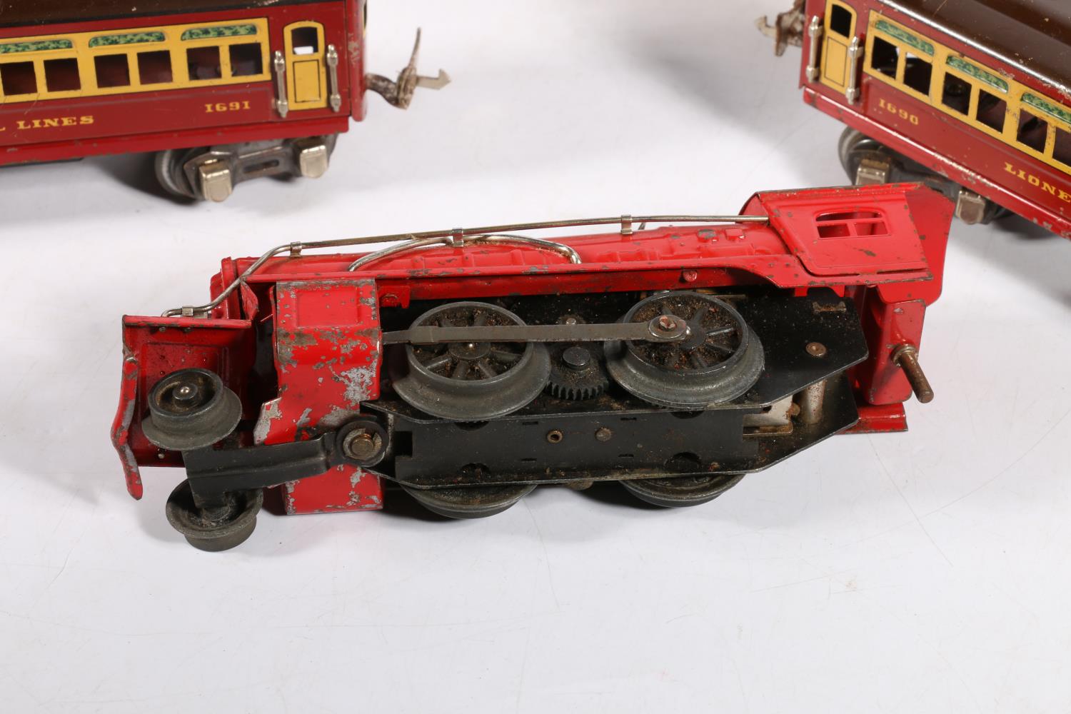 Lionel Corporation Lionel Trains electric O gauge model railways to include a 2-4-0 tender - Image 4 of 6