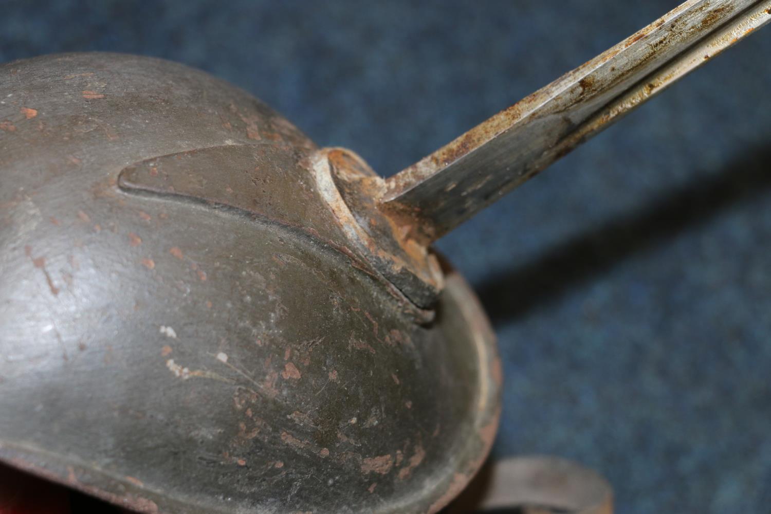 WWI British 1908 pattern Cavalry sword, the T form blade with spine stamped 'P 08', ricasso - Image 9 of 12