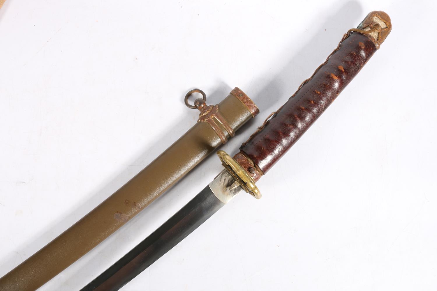 Japanese katana sword with shagreen grip and bronze tsuba, blade length 60cm, sword length 87cm,