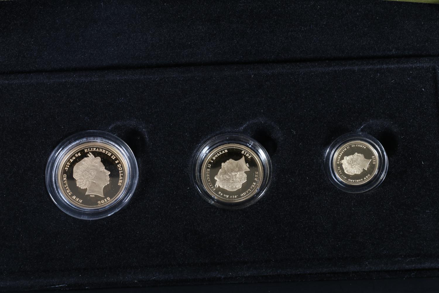 NEW ZEALAND Elizabeth II gold proof three-coin set 2019 'New Zealand's First Ever Gold Sovereigns - Image 3 of 3