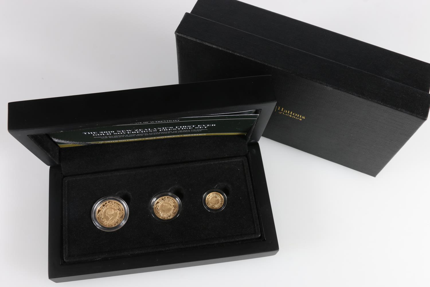 NEW ZEALAND Elizabeth II gold proof three-coin set 2019 'New Zealand's First Ever Gold Sovereigns