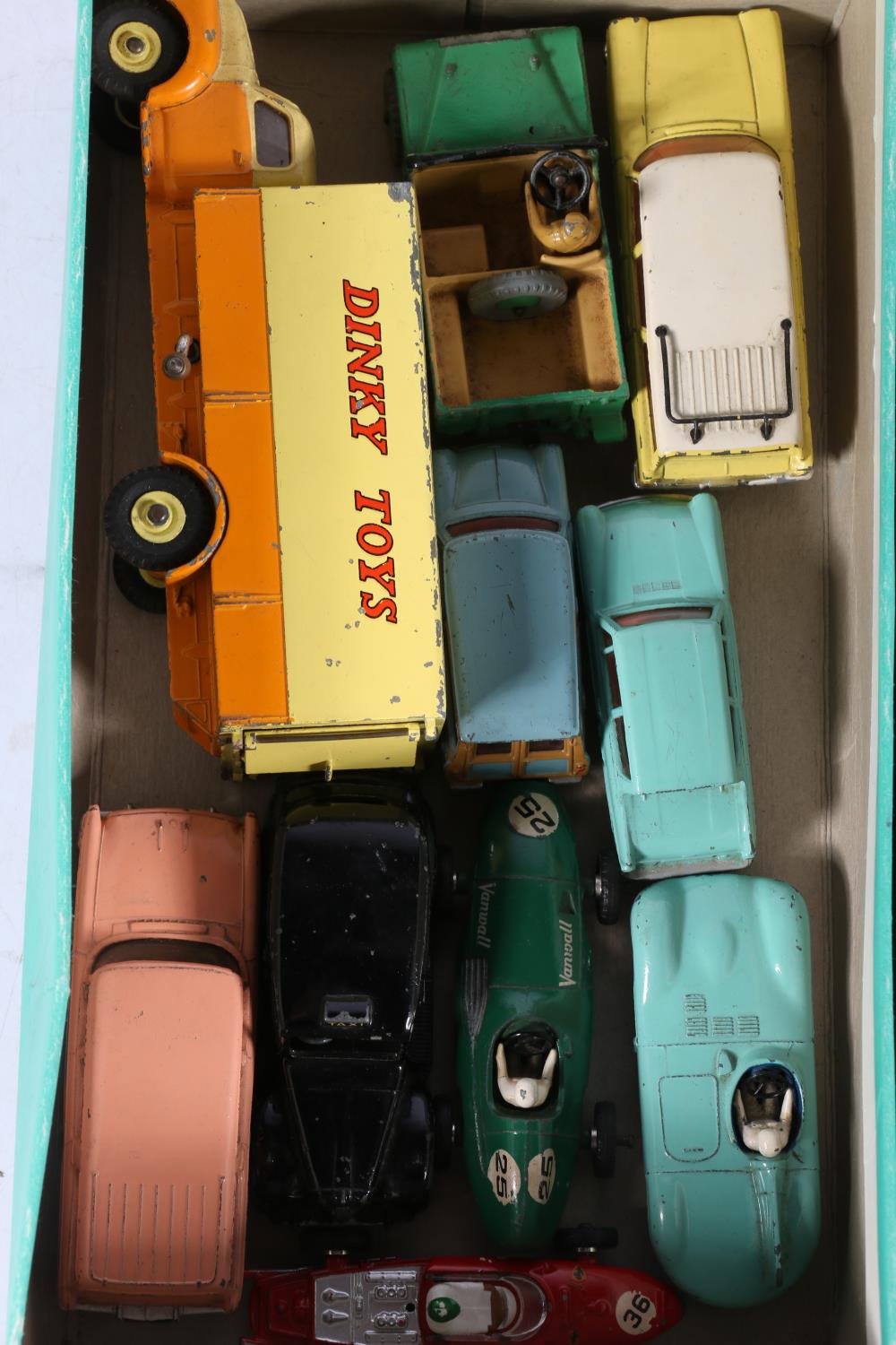 Dinky Toys diecast model vehicles to include 930 Bedford Pallet Jekta Van, 173 Nash Rambler, 193 - Image 3 of 3