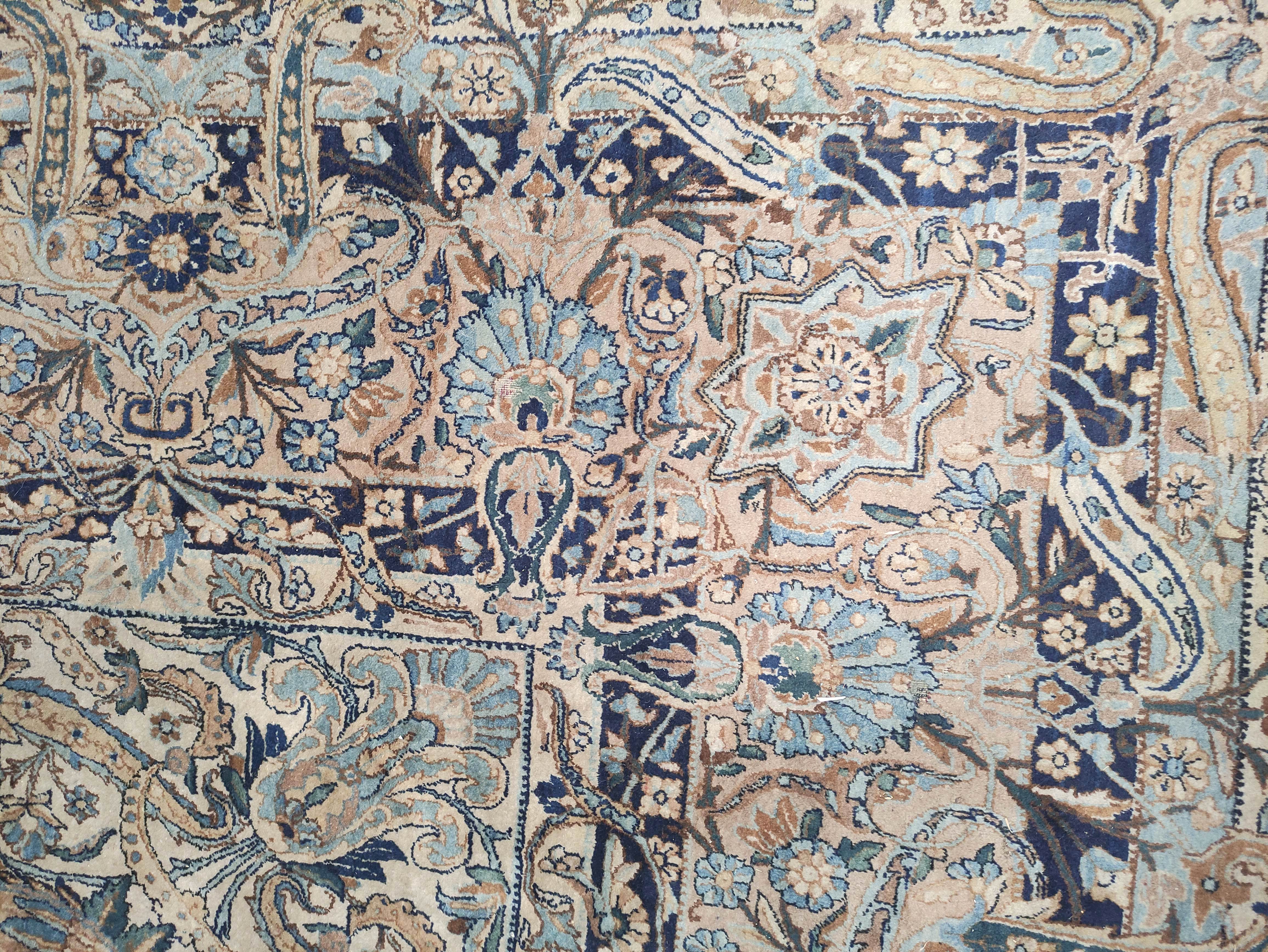 Fine large Persian Kirman carpet with overall foliate decoration of palmettes and other motifs - Image 4 of 5