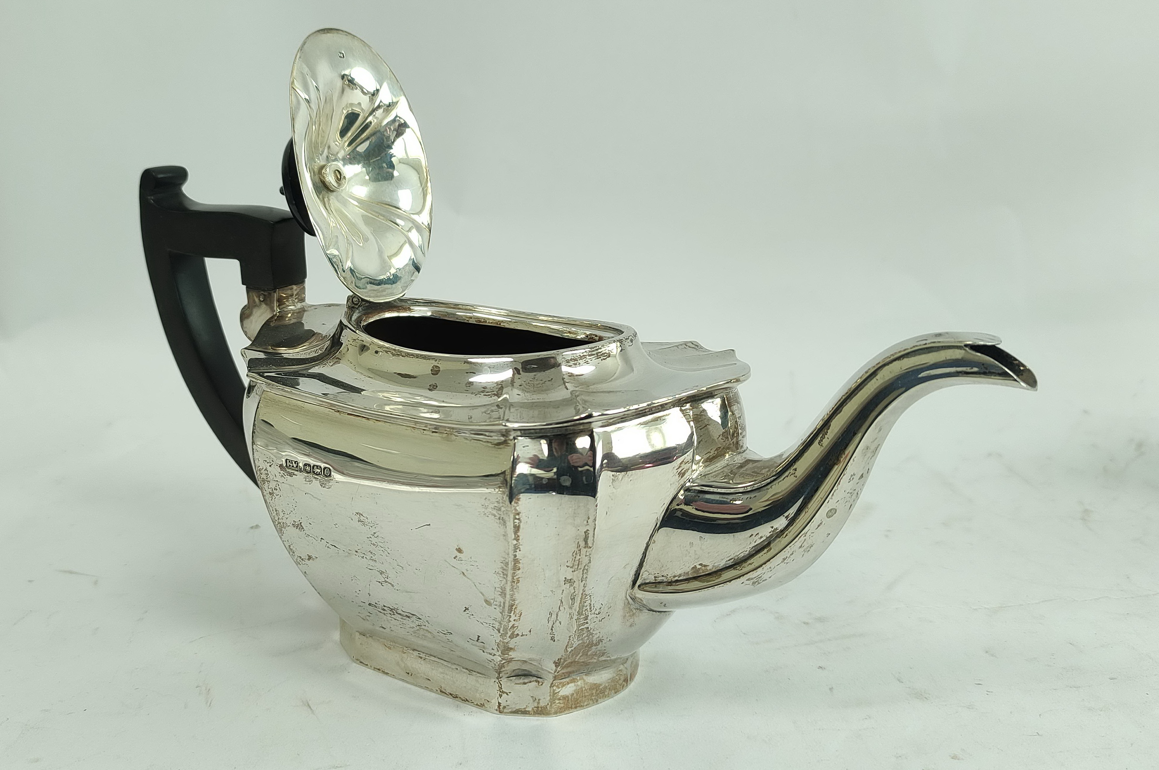 Silver four-piece tea set of boat shape with incurved edges, by Viners Sheffield 1931, 1870g / 59oz. - Image 3 of 4