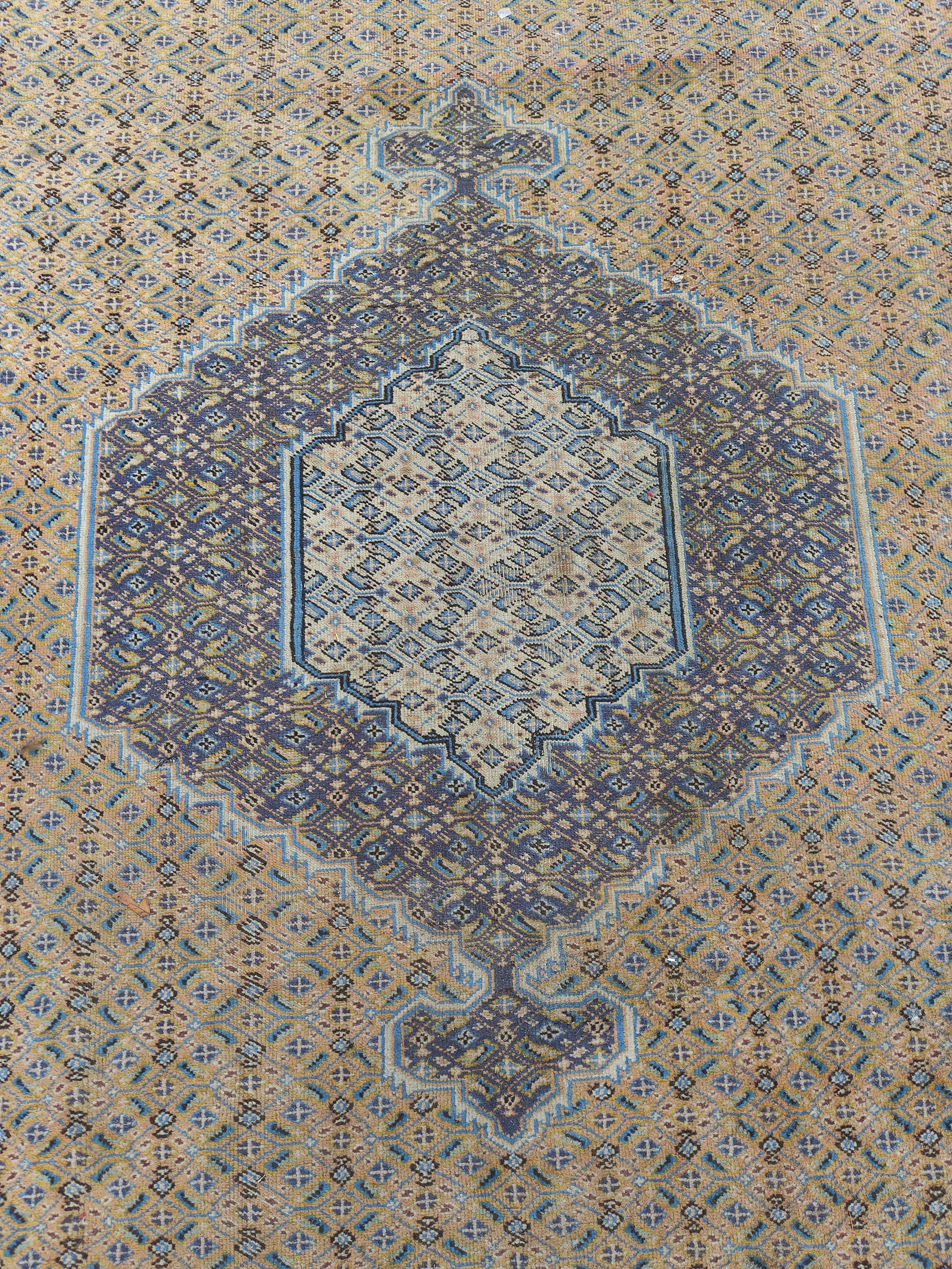 Eastern carpet with central hexagonal lozenge in a diamond lattice field with stylised flowerhead - Image 2 of 3