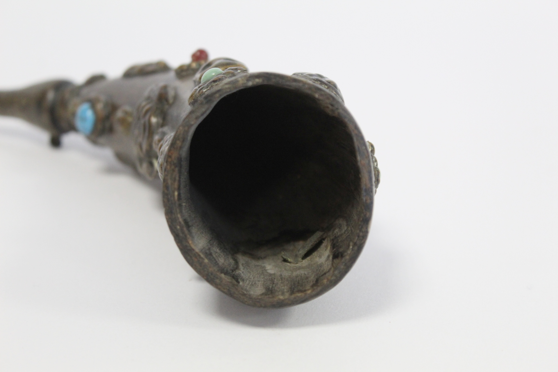 Tibetan horn with carved and shaped end and applied repousse metal masks with inset turquoise and - Image 9 of 12