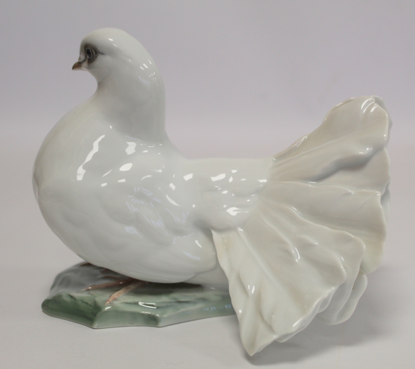 Three German Rosenthal porcelain figures of fantail doves, modelled by Fritz Heidenreich, model nos. - Bild 14 aus 16