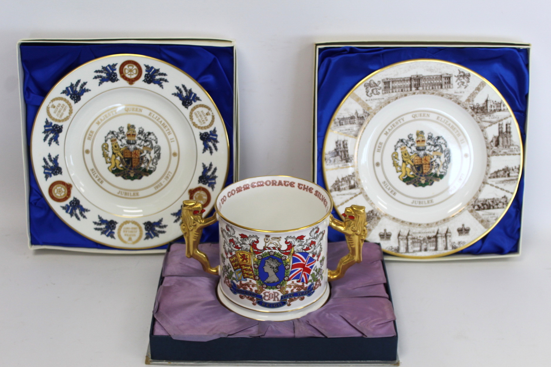 Large Paragon commemorative bone china loving cup for the Silver Jubilee 1977, limited edition no.